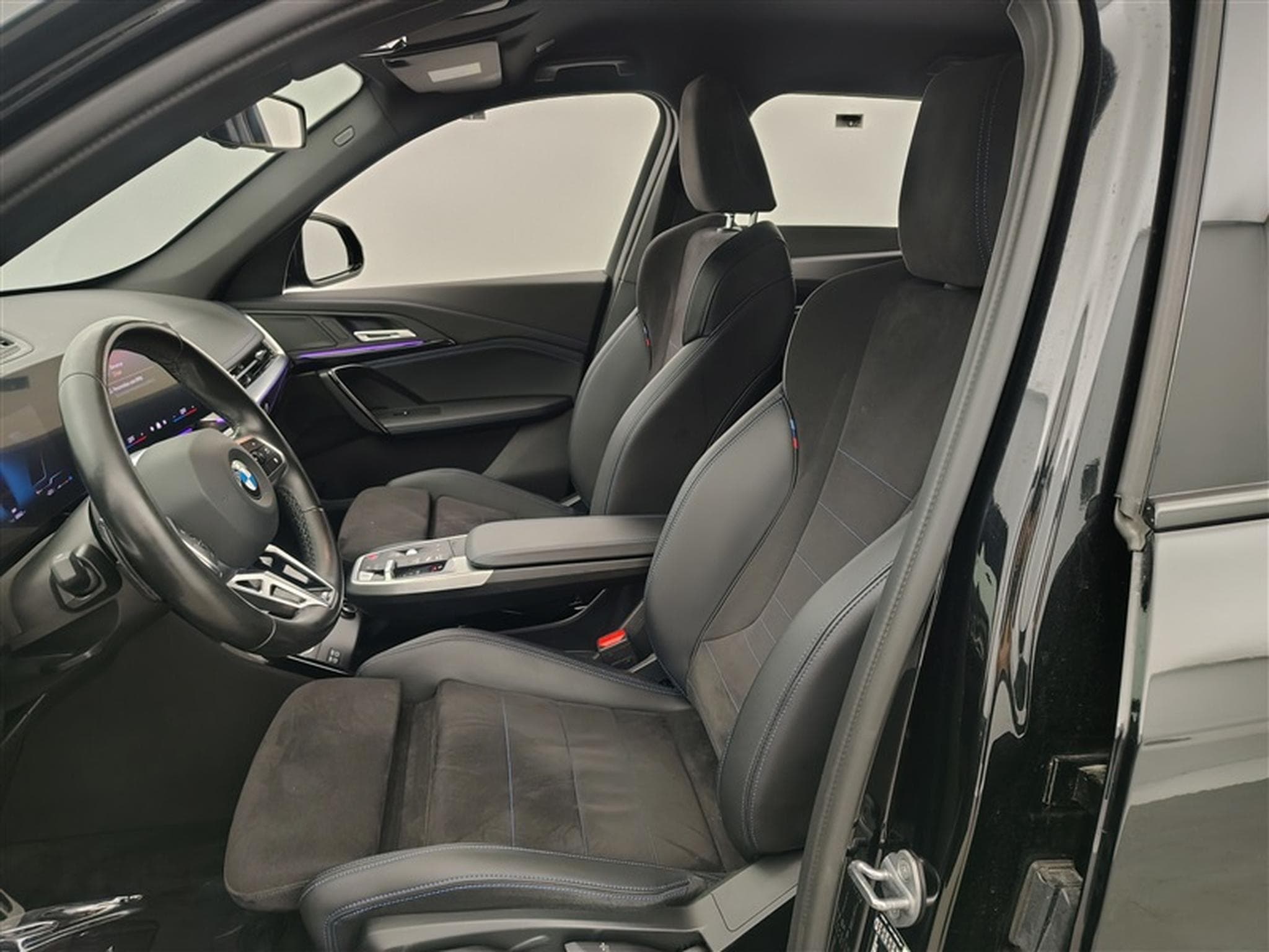 BMW X1 1.5iA MHEV PACK M/NAV/CARPLAY/CAM 360/HK/KEYLESS/HUD (2023) - Photo 7