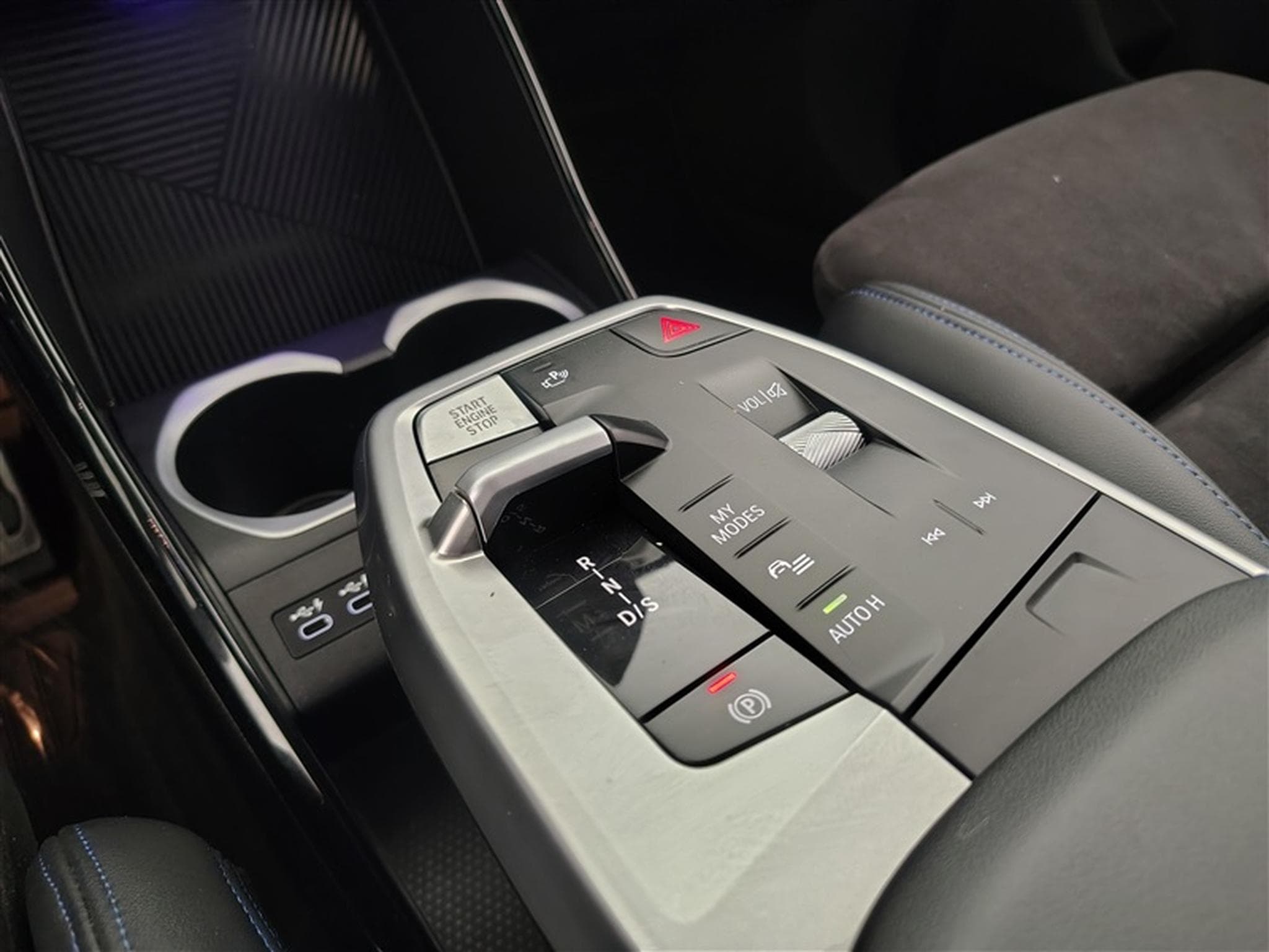 BMW X1 1.5iA MHEV PACK M/NAV/CARPLAY/CAM 360/HK/KEYLESS/HUD (2023) - Photo 12