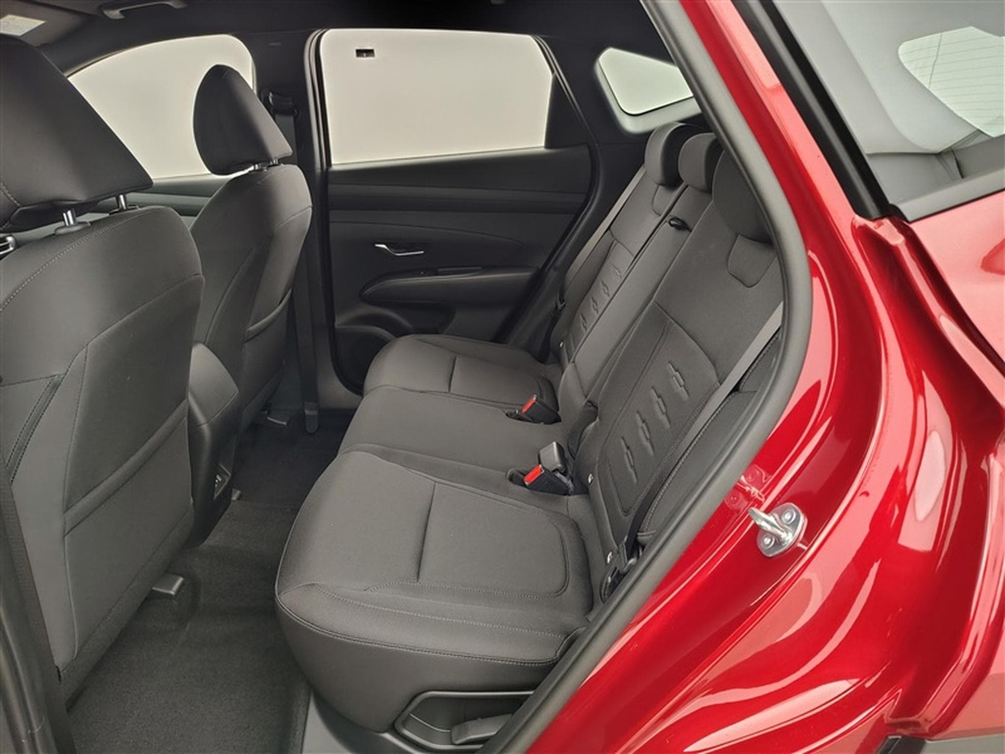 Hyundai Tucson 1.6 T-GDi 150cv DCT Black Edition NAVI / FULL LED / CAMERA (2026) - Photo 13