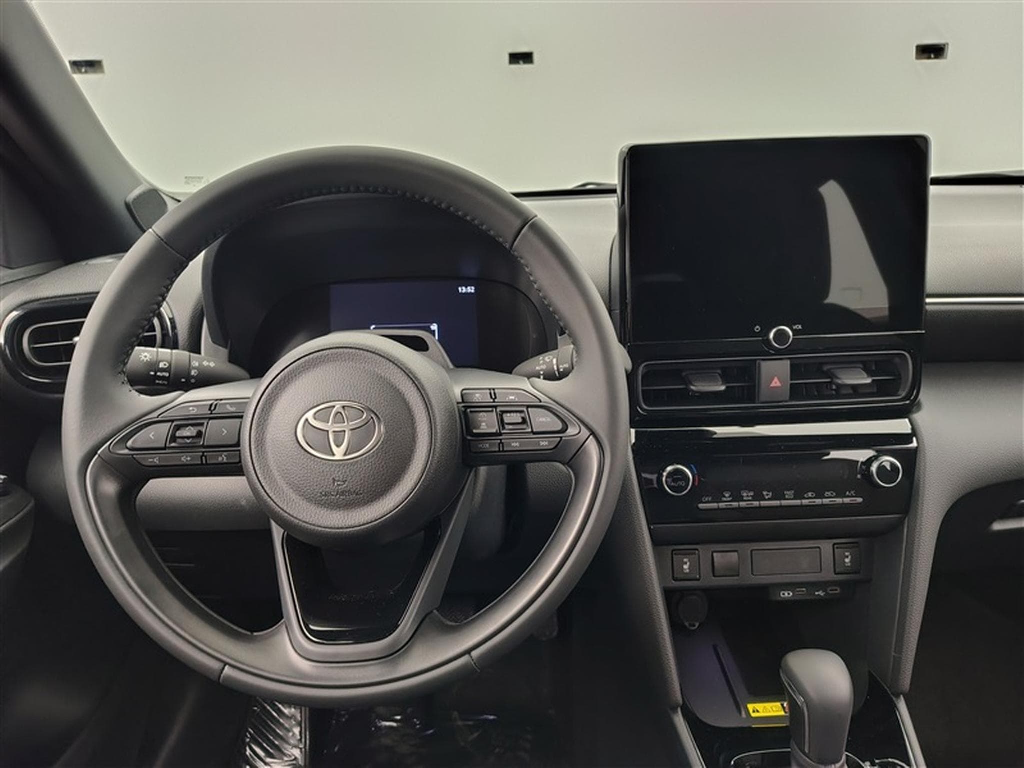 Toyota Yaris Cross 1.5i VVT-i Hybrid E-CVT CARPLAY / CAMERA / FULL LED / ALU17" (2026) - Photo 9
