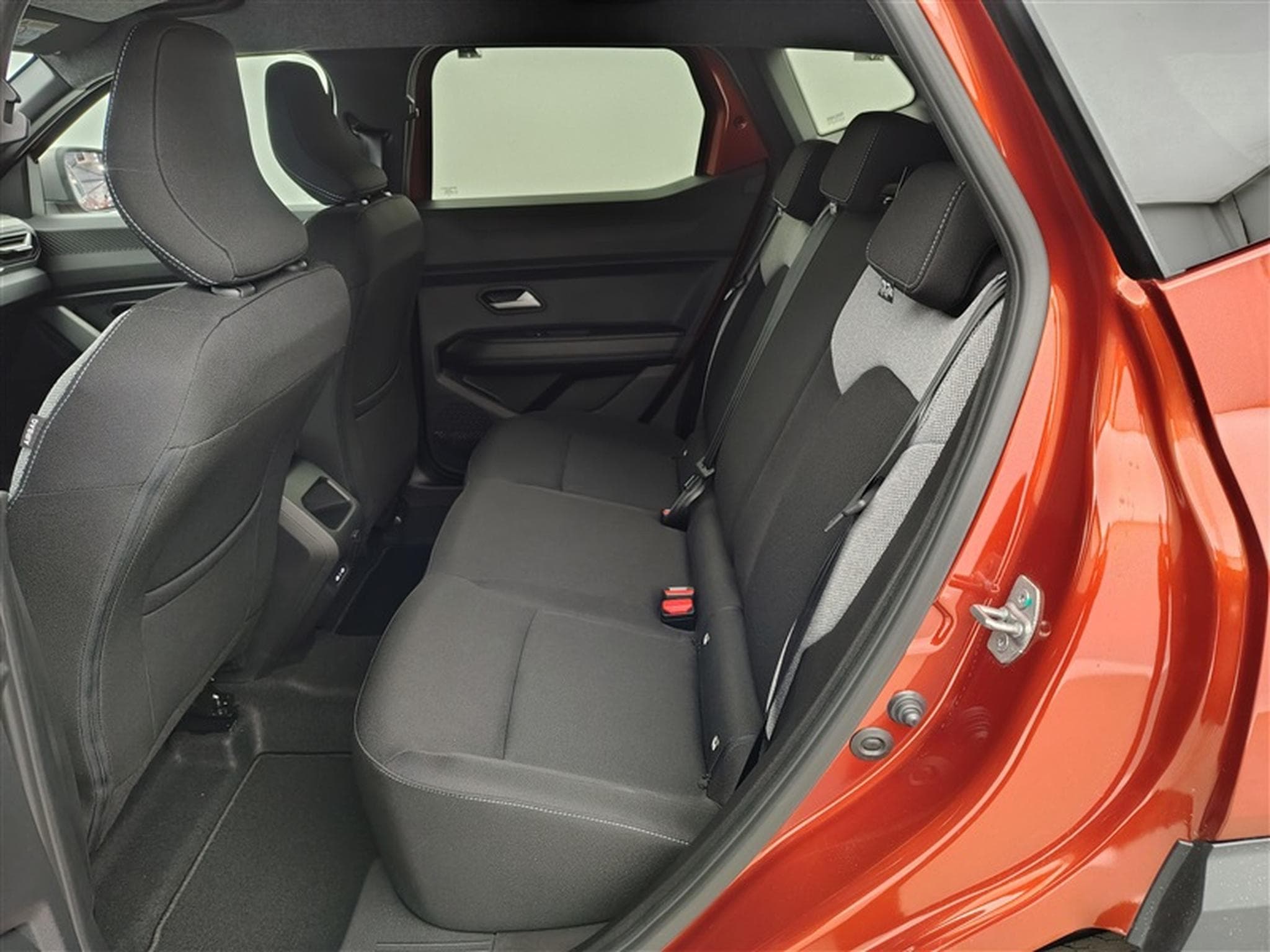 Dacia Duster Mild Hybrid 140cv Journey NAVI / CARPLAY / FULL LED / CAMERA (2026) - Photo 13