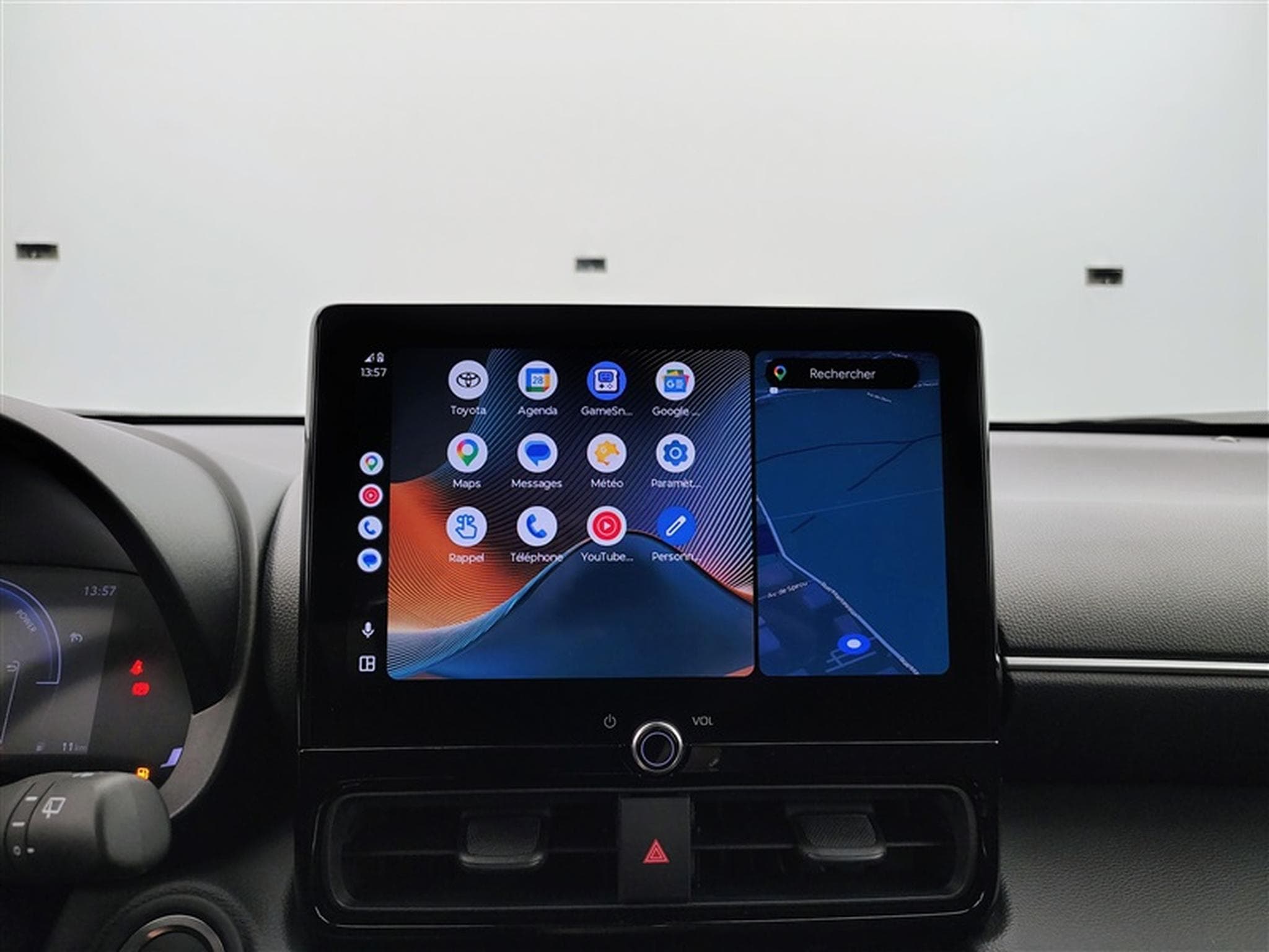 Toyota Yaris Cross 1.5i VVT-i Hybrid E-CVT CARPLAY / CAMERA / FULL LED / ALU17" (2026) - Photo 20