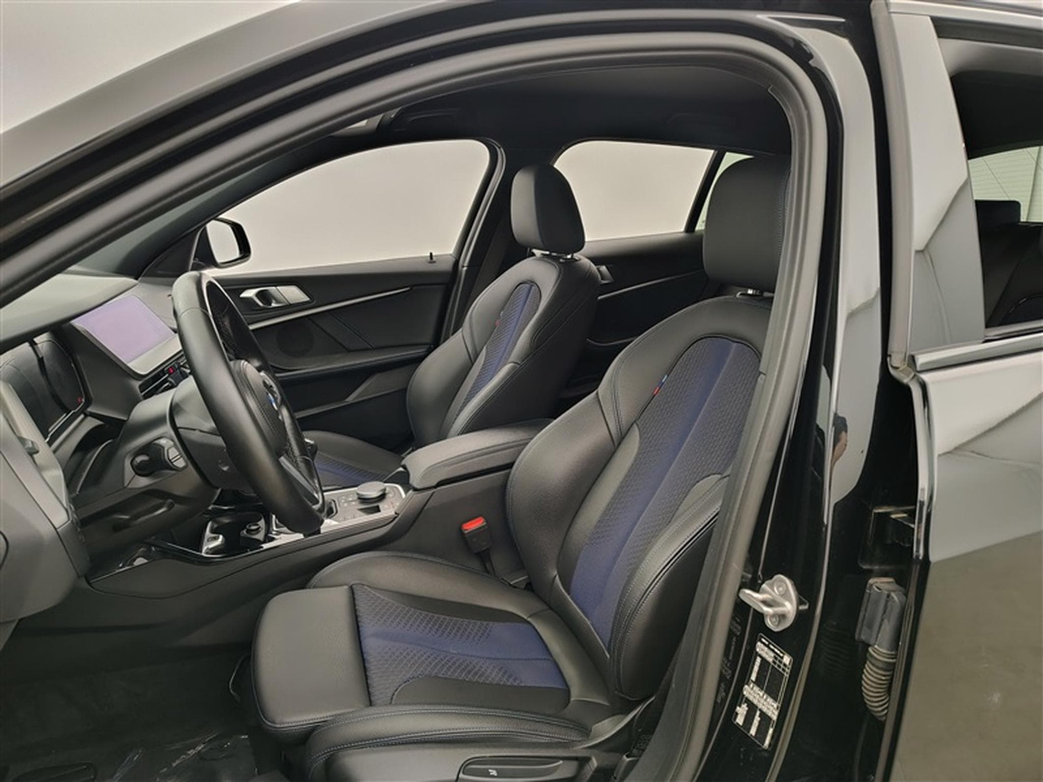 BMW 116 d PACK M  NAVI / FULL LED / S-CUIR / SHADOW LINE (2022) - Photo 7