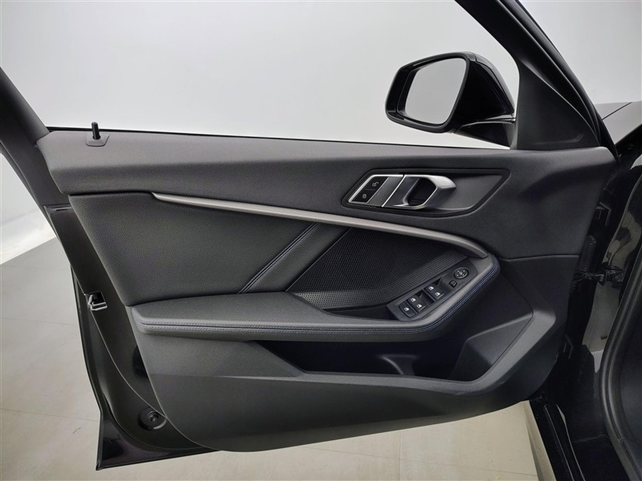 BMW 116 d PACK M  NAVI / FULL LED / S-CUIR / SHADOW LINE (2022) - Photo 17