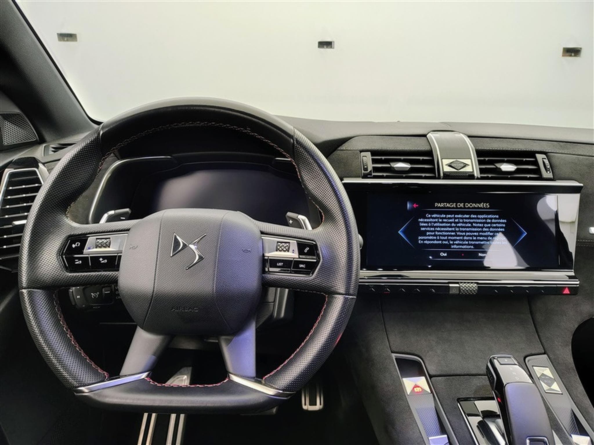 DS Automobiles DS7 1.2 EAT8 Perform. Line NAVI / ALCANTARA / FULL LED (2021) - Photo 9