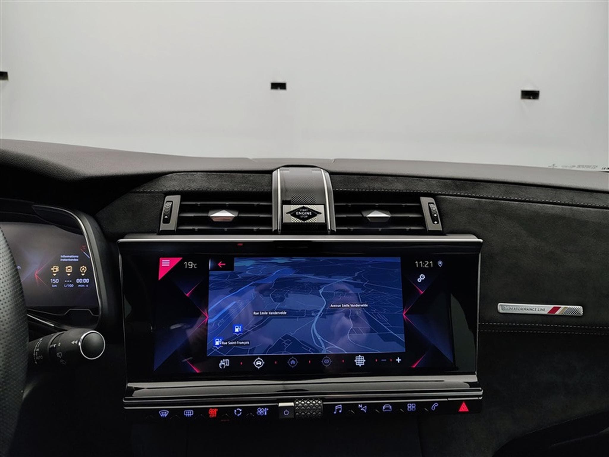 DS Automobiles DS7 1.2 EAT8 Perform. Line NAVI / ALCANTARA / FULL LED (2021) - Photo 11