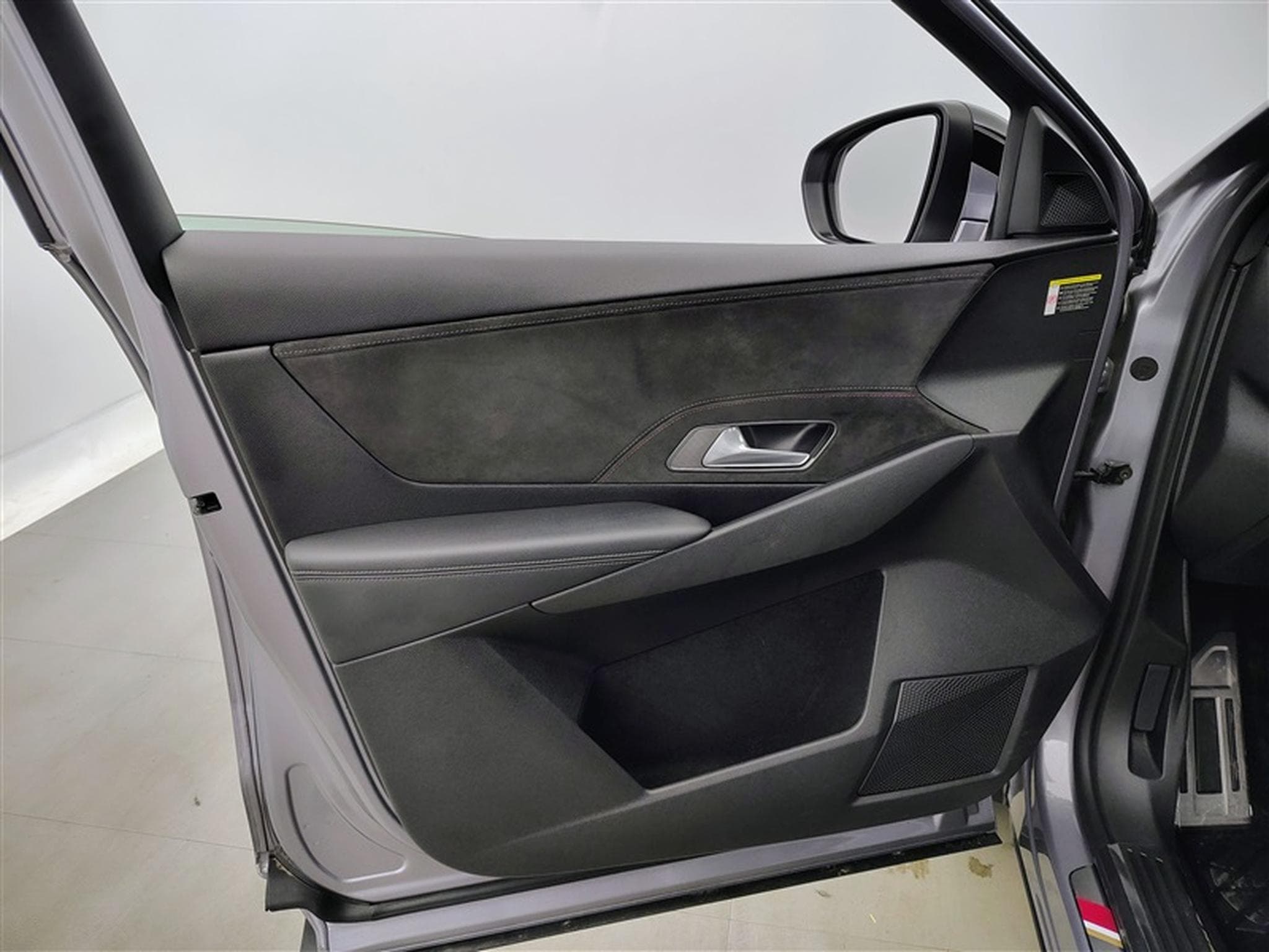 DS Automobiles DS7 1.2 EAT8 Perform. Line NAVI / ALCANTARA / FULL LED (2021) - Photo 17