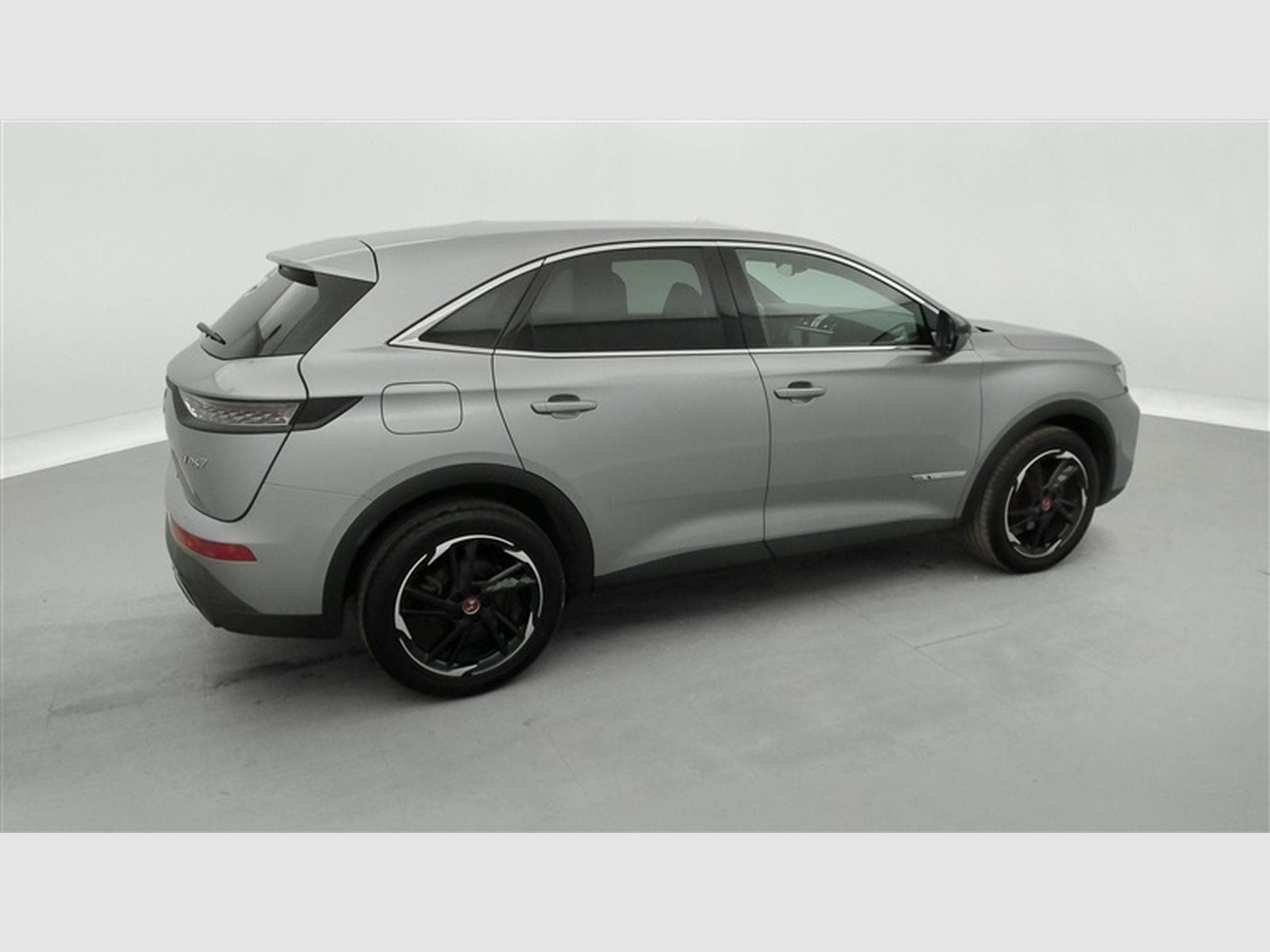 DS Automobiles DS7 1.2 EAT8 Perform. Line NAVI / ALCANTARA / FULL LED (2021) - Photo 25