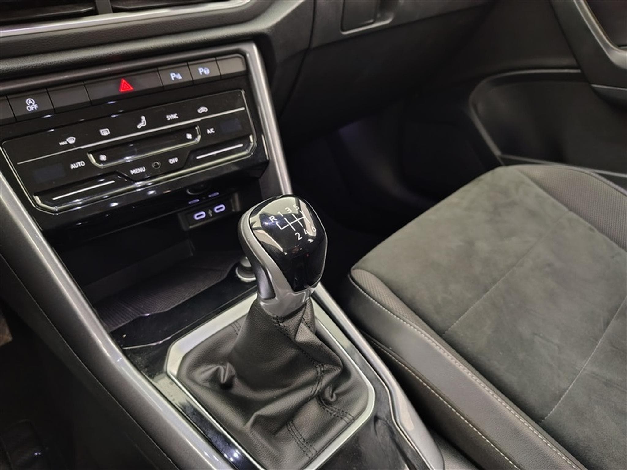 VW T-Roc 1.0 TSI 110Cv Style CARPLAY / ALU / PDC (2022) - Photo 12