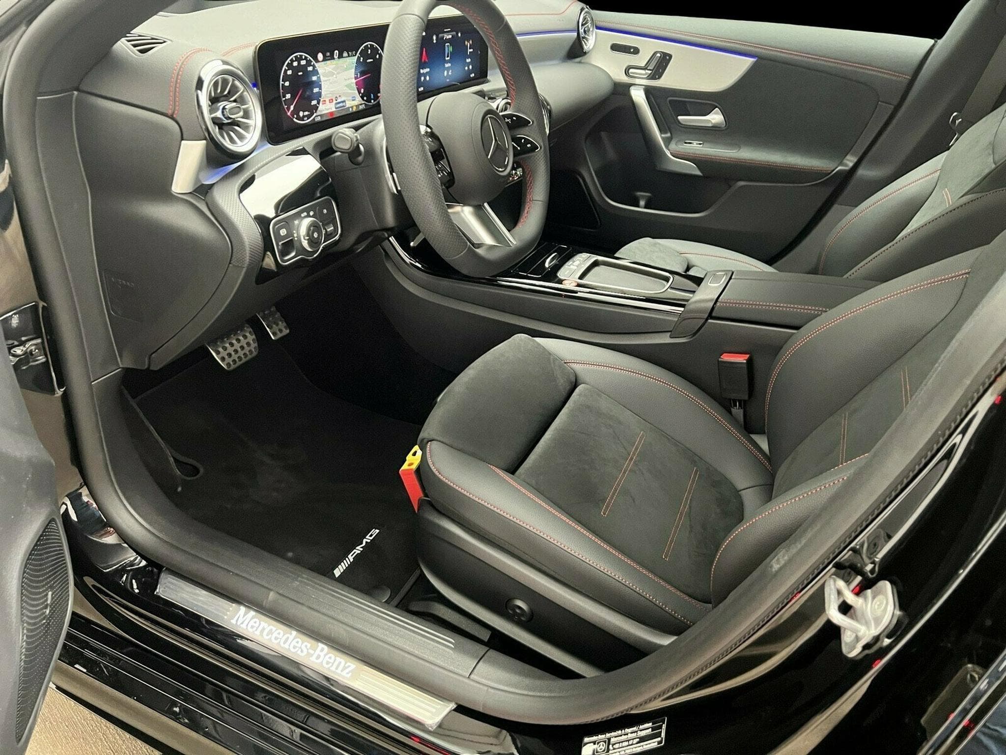 Mercedes CLA 200 CLA 200 d Shooting Brake AMG-Line Premium Plus (2025) - Photo 8