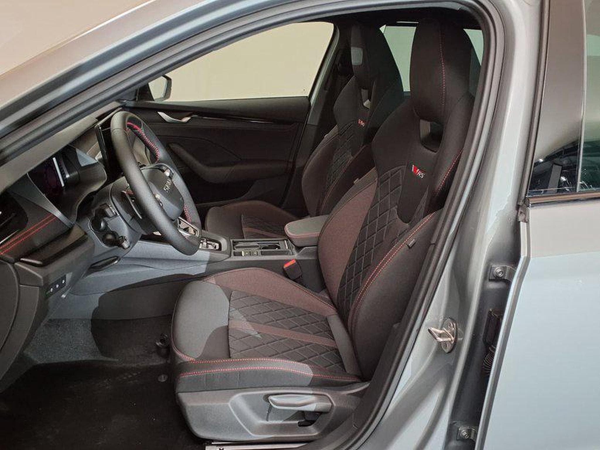 Skoda Octavia RS 2.0 TSI 7-Gang-DSG (2026) - Photo 9
