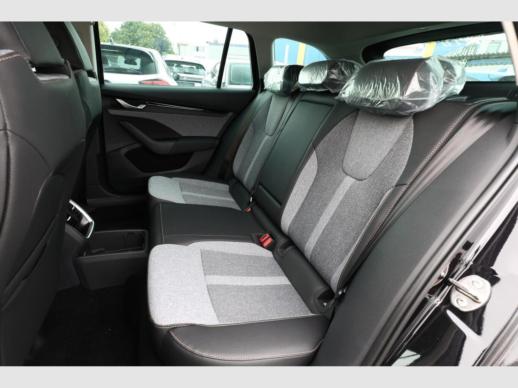 Skoda Octavia Selection (2025) - Foto 10