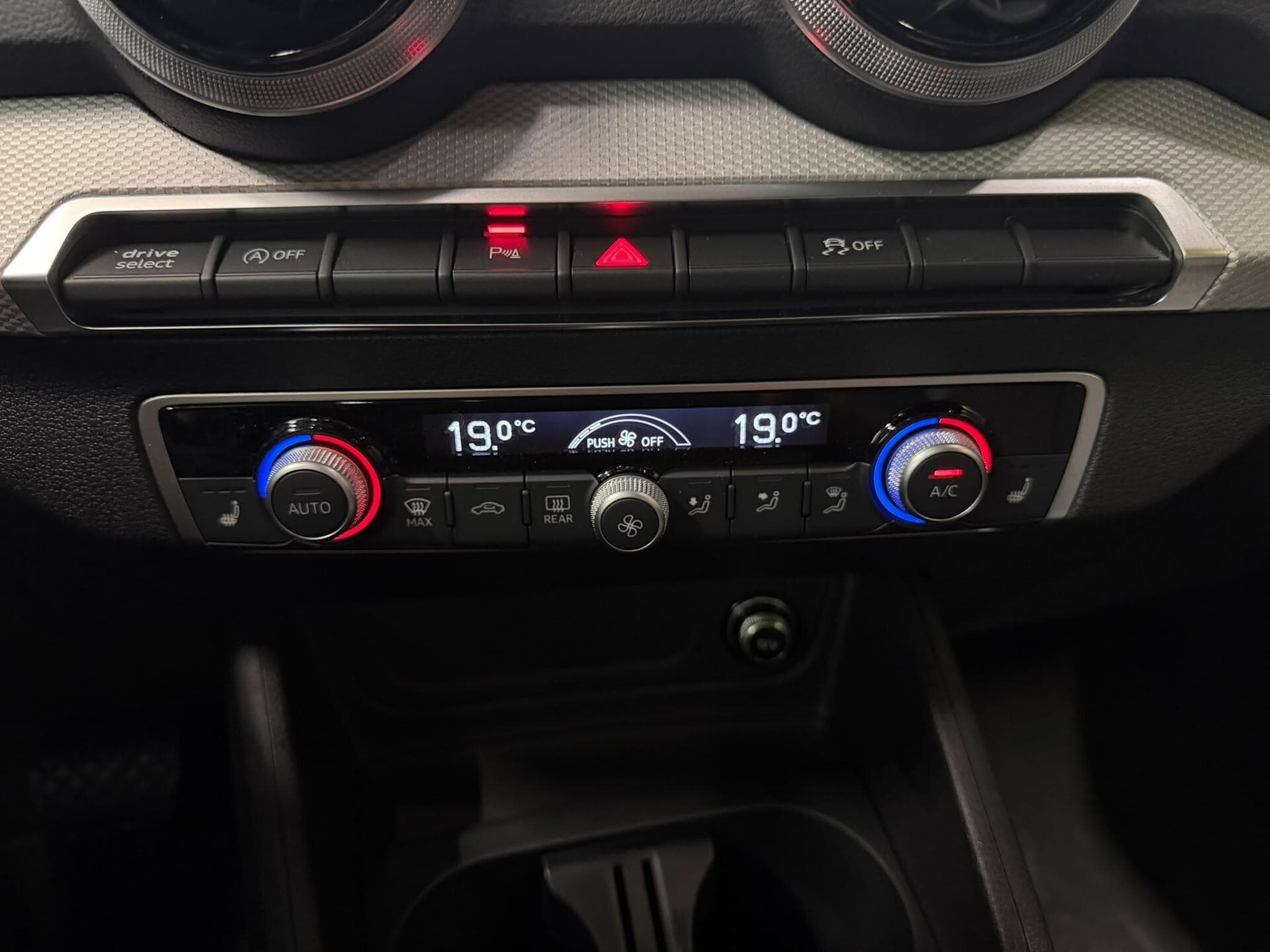 Audi Q2 35 TFSI 150cv S-line S-tronic (2026) - Foto 11