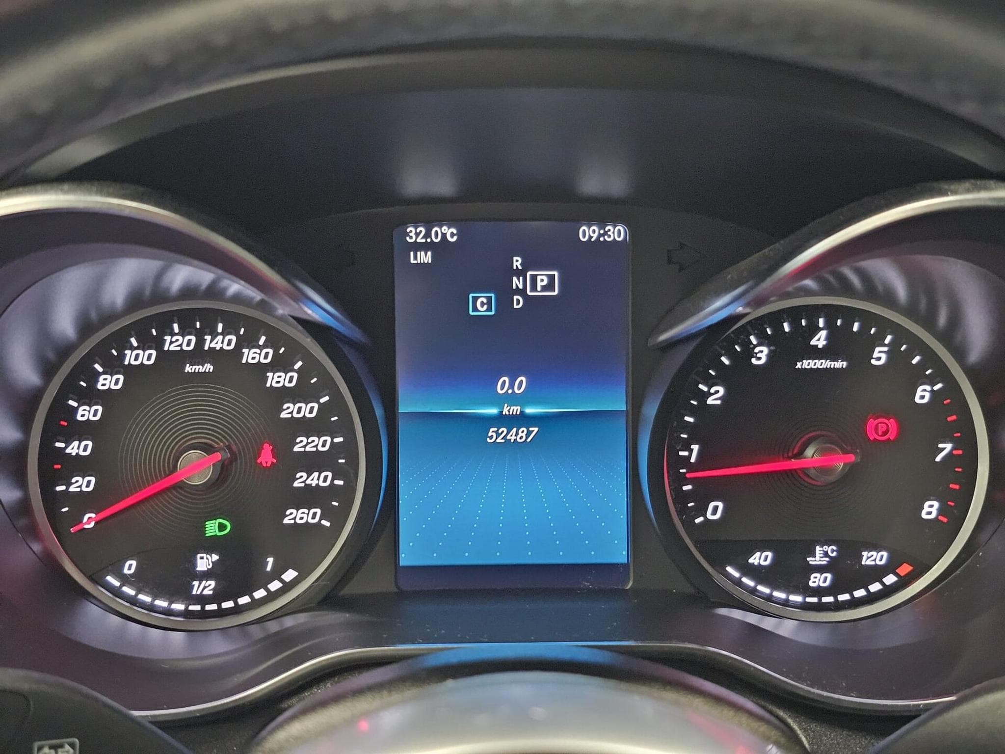Mercedes C 300 AMG Line (2019) - Photo 9