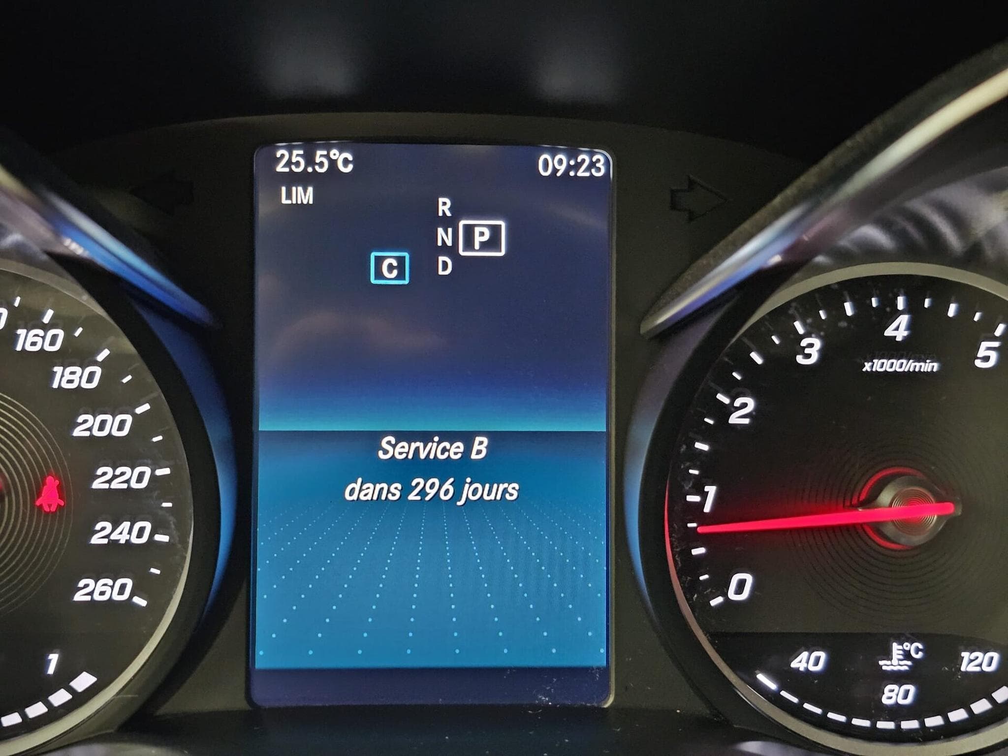 Mercedes C 300 AMG Line (2019) - Photo 11