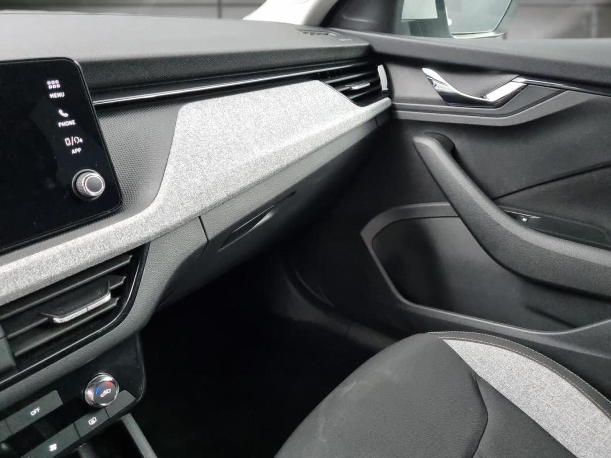 Skoda Scala -35% 1.0 TSI Evo2 116ch Selection (2025) - Photo 17