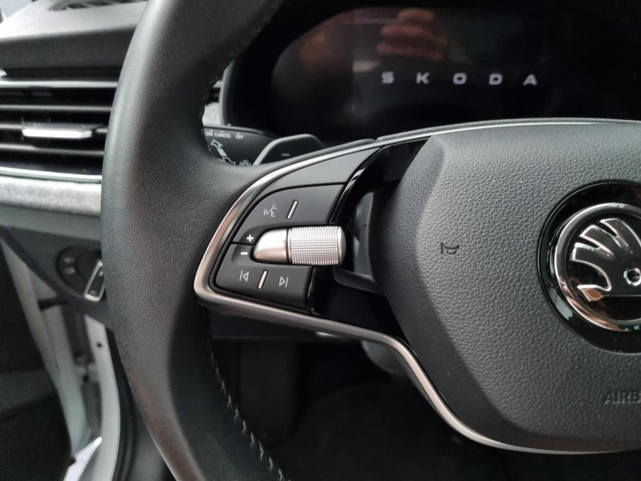 Skoda Scala -35% 1.0 TSI Evo2 116ch Selection (2025) - Photo 23