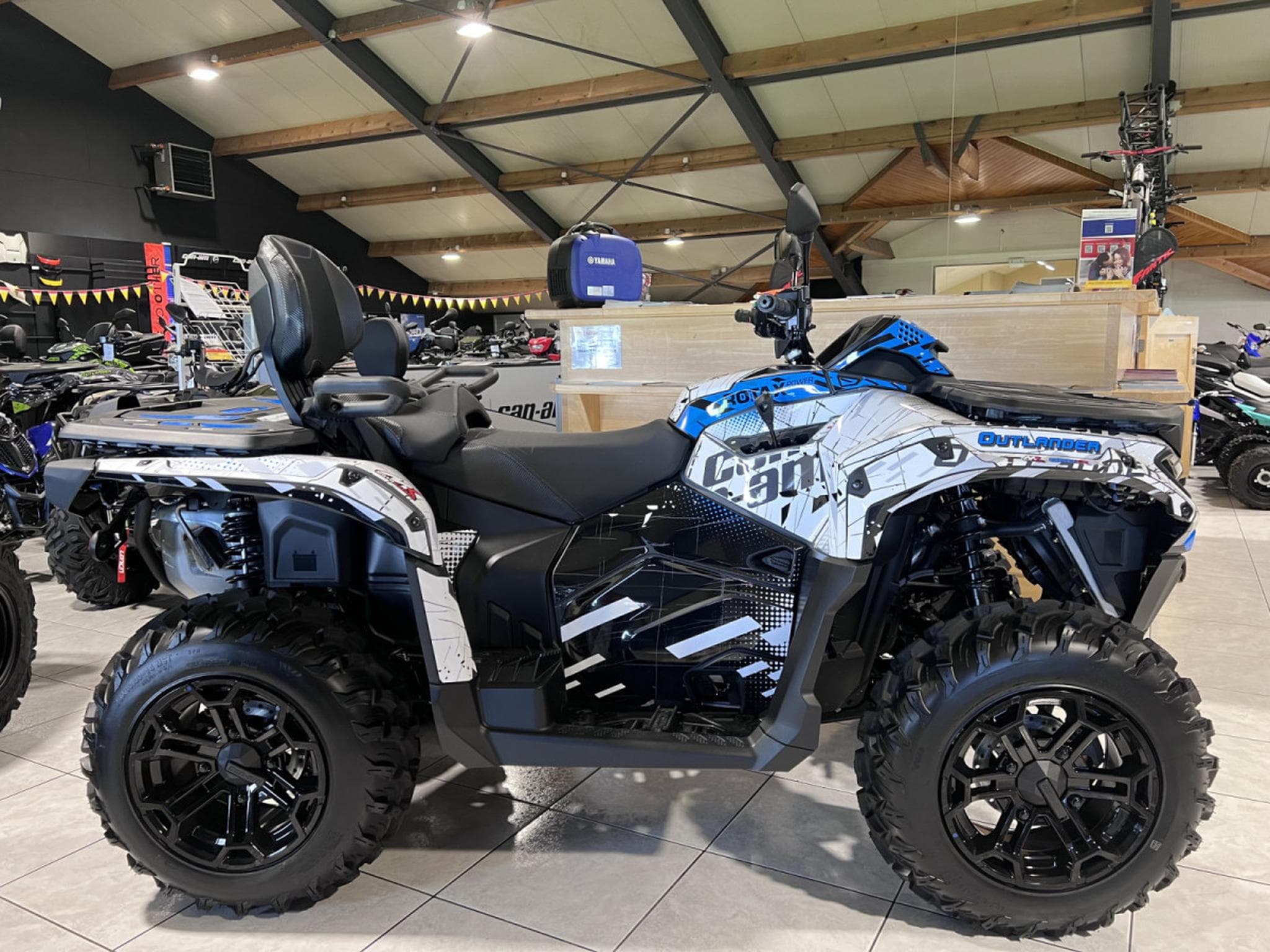 BRP Can-Am Outlander Max 4 WD 850 DPS  ABS T3B 1000 cc Covering (2026) - Photo 1