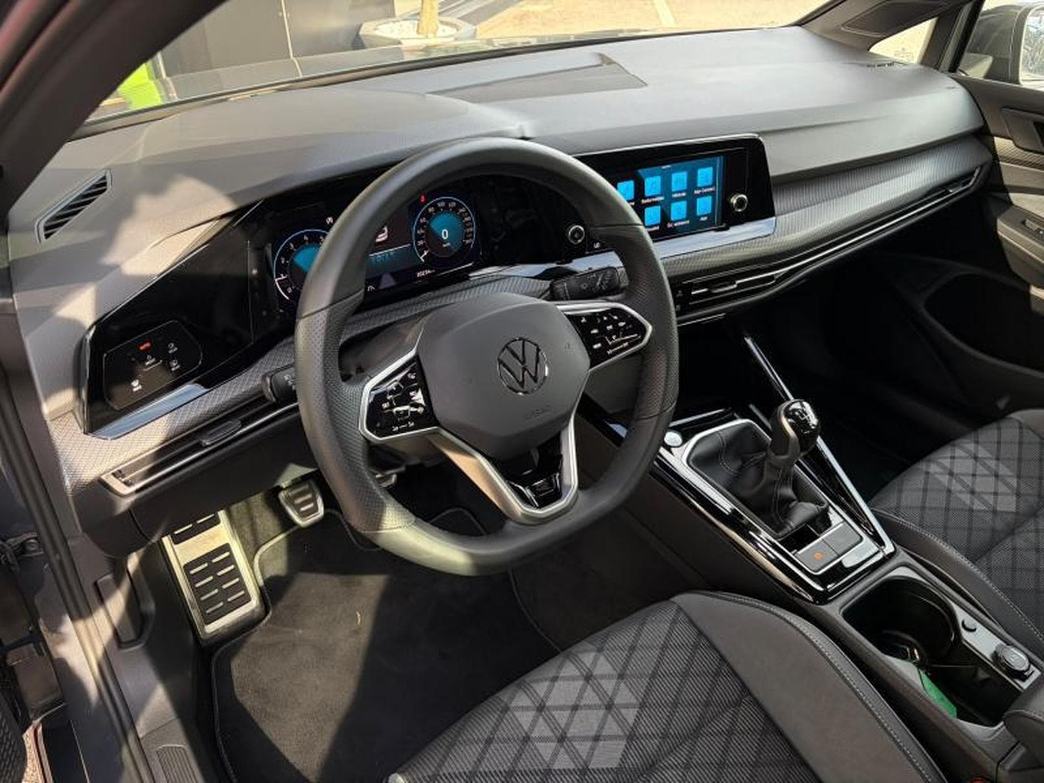 VW Golf VIII R-Line 1.5 130ch/Cockpit/Car Play (2024) - Photo 6
