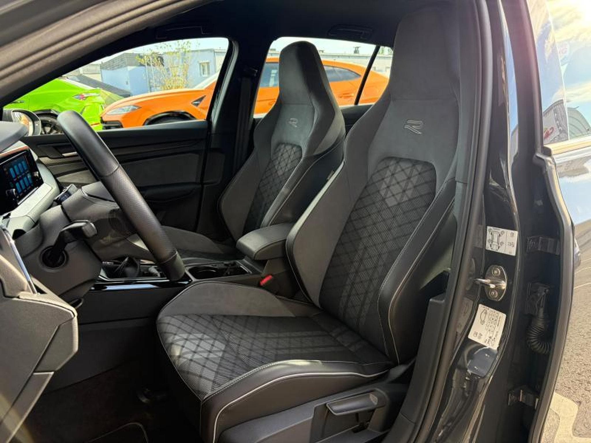 VW Golf VIII R-Line 1.5 130ch/Cockpit/Car Play (2024) - Photo 8