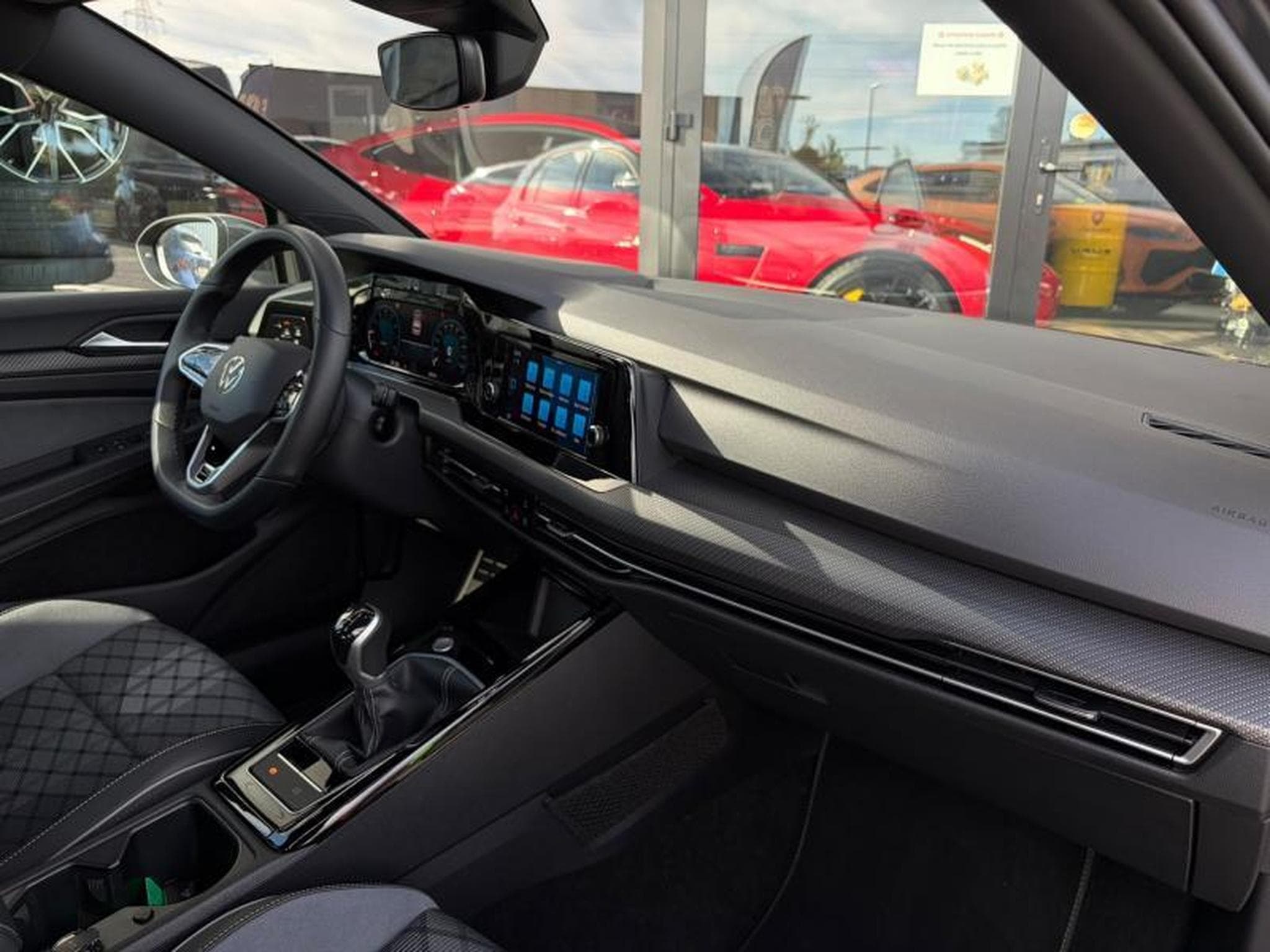 VW Golf VIII R-Line 1.5 130ch/Cockpit/Car Play (2024) - Photo 10