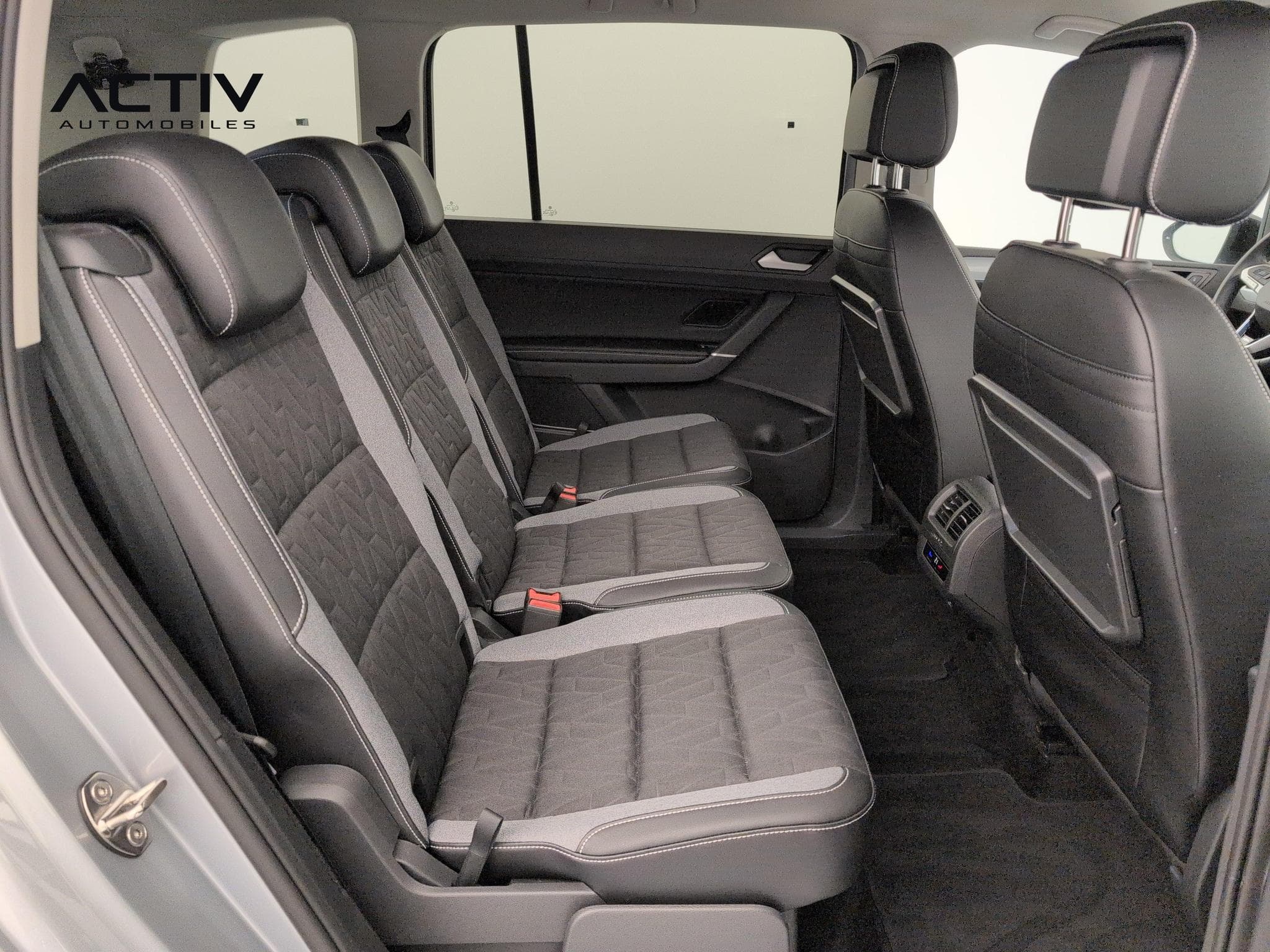 VW Touran 2.0 TDI 150 DSG7 7pl Life Plus (2025) - Photo 10