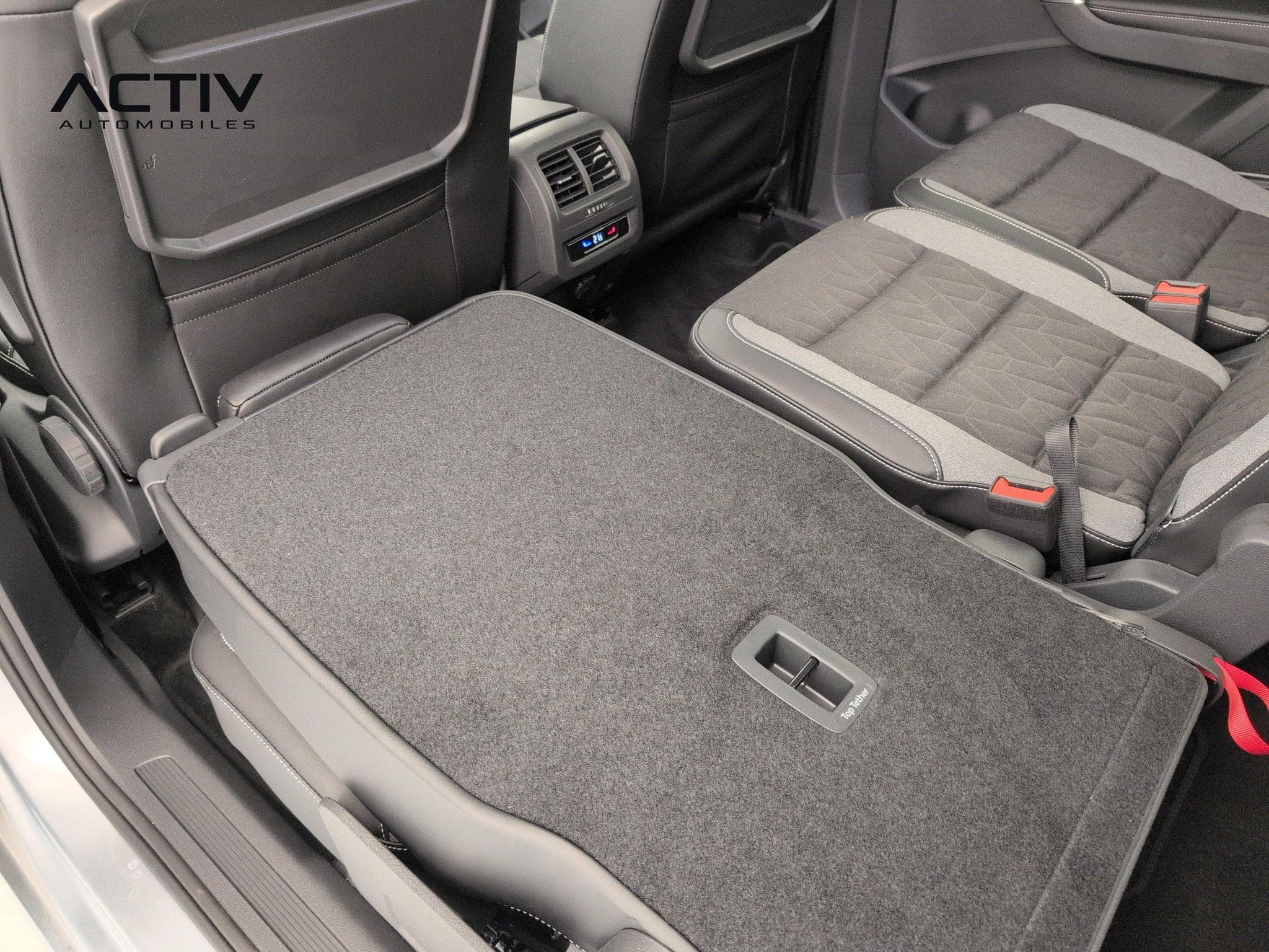 VW Touran 2.0 TDI 150 DSG7 7pl Life Plus (2025) - Photo 12