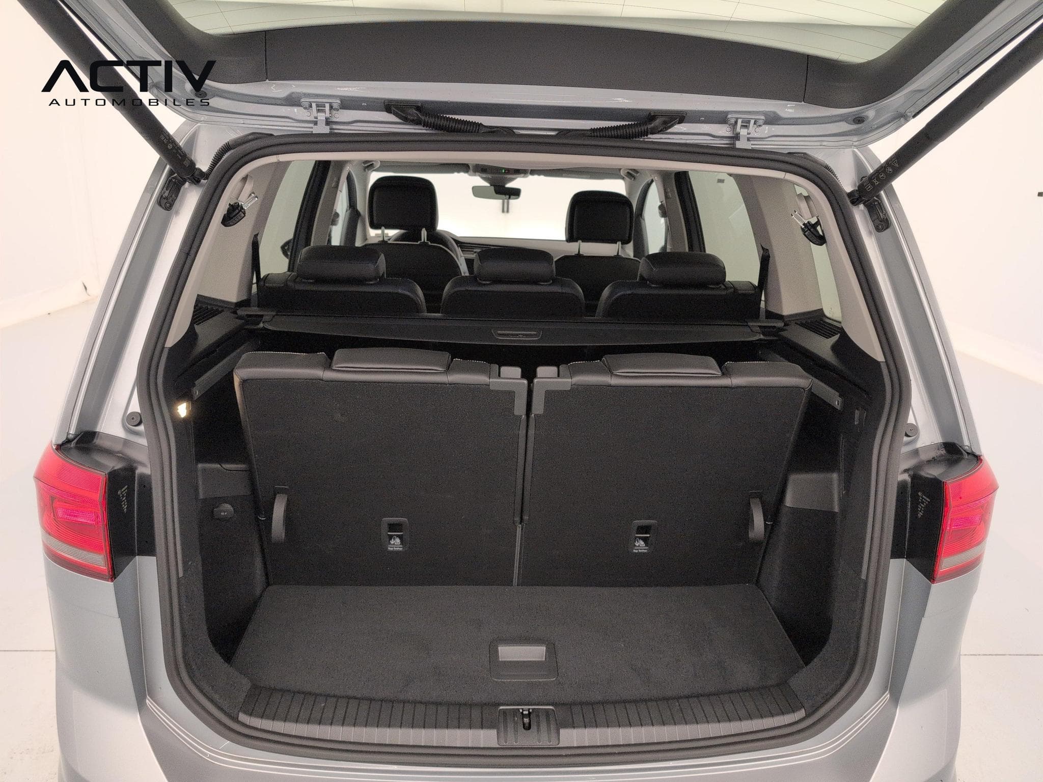 VW Touran 2.0 TDI 150 DSG7 7pl Life Plus (2025) - Photo 11