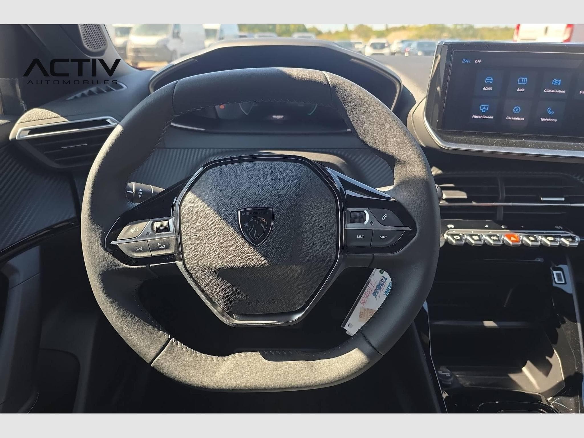 Peugeot 2008 Hybrid 145 e-DCS6 Allure (2026) - Photo 14