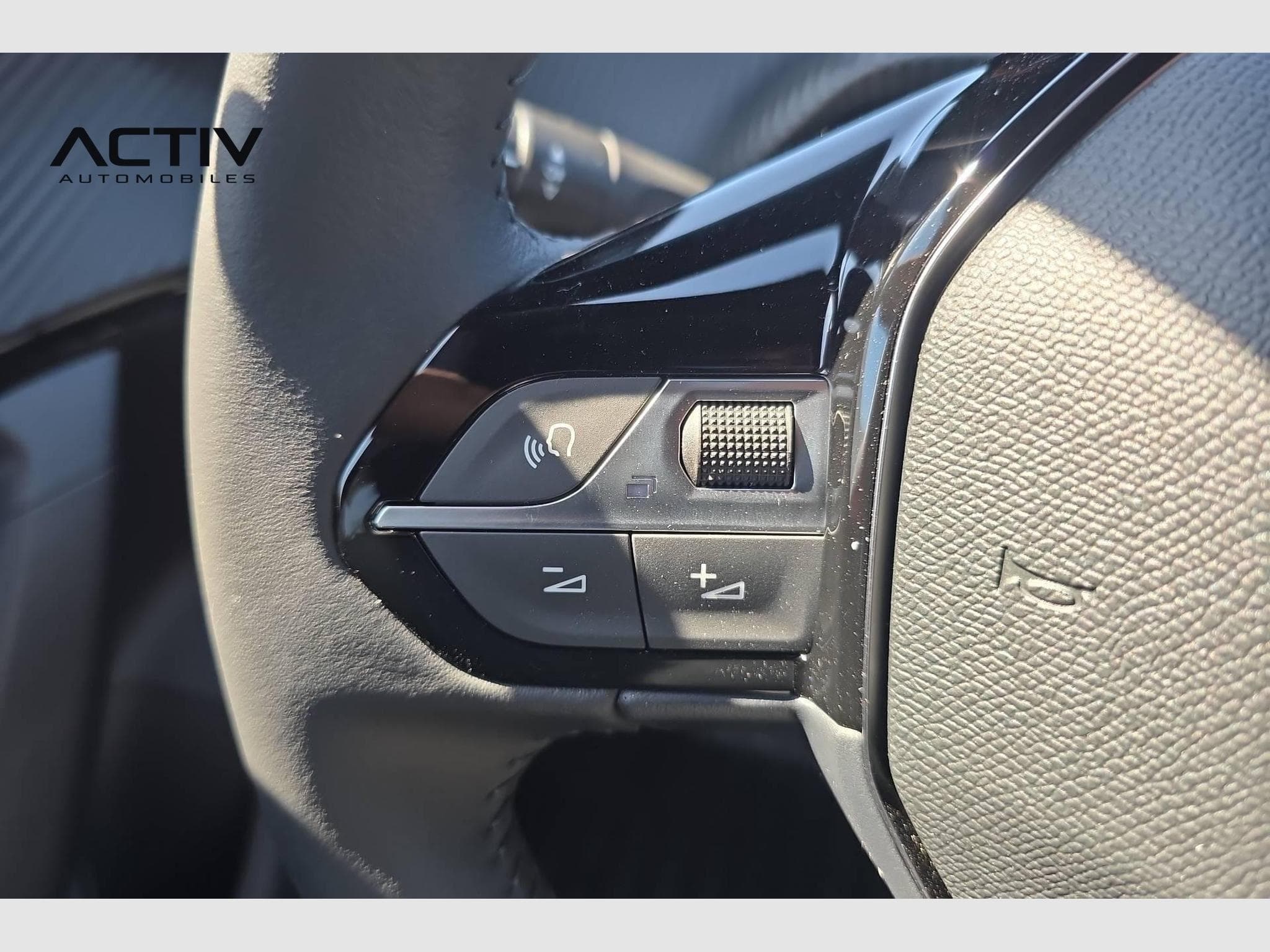 Peugeot 2008 Hybrid 145 e-DCS6 Allure (2026) - Photo 15