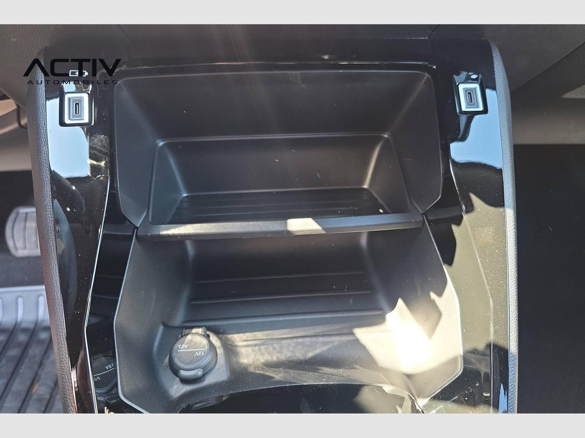 Peugeot 2008 Hybrid 145 e-DCS6 Allure (2026) - Photo 18