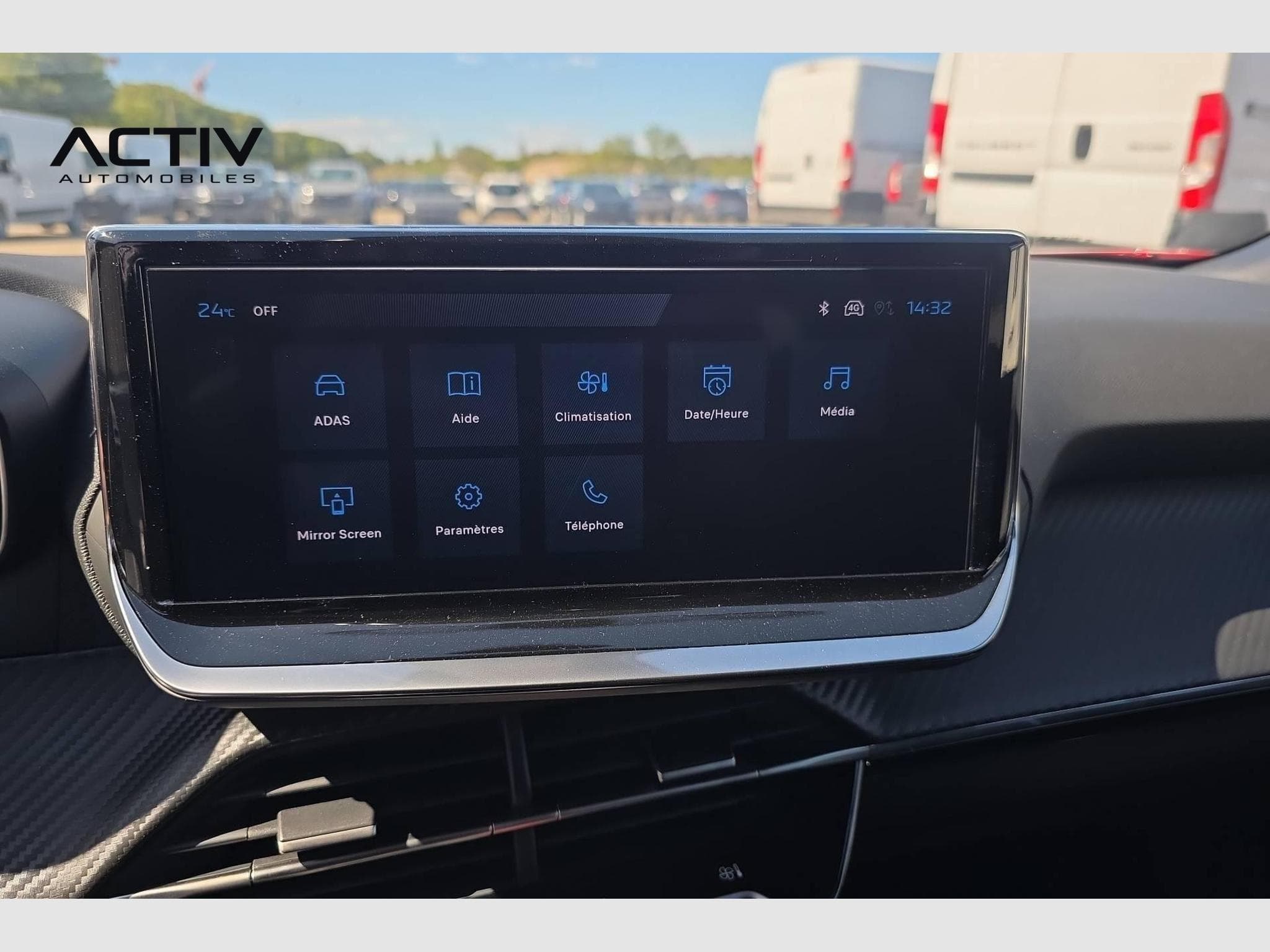 Peugeot 2008 Hybrid 145 e-DCS6 Allure (2026) - Photo 19