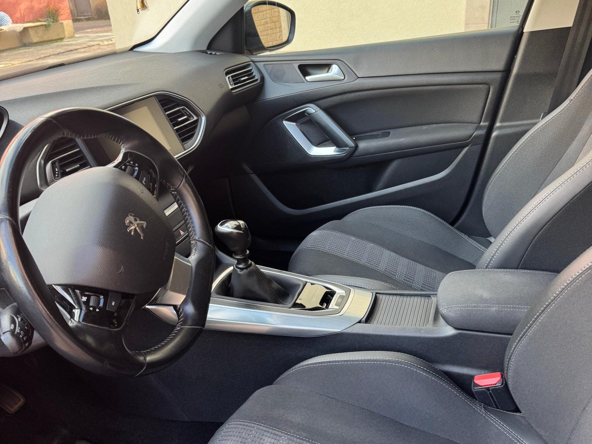 Peugeot 308 1.5L Diesel BlueHDi FAP 130 Allure (2020) - Photo 7