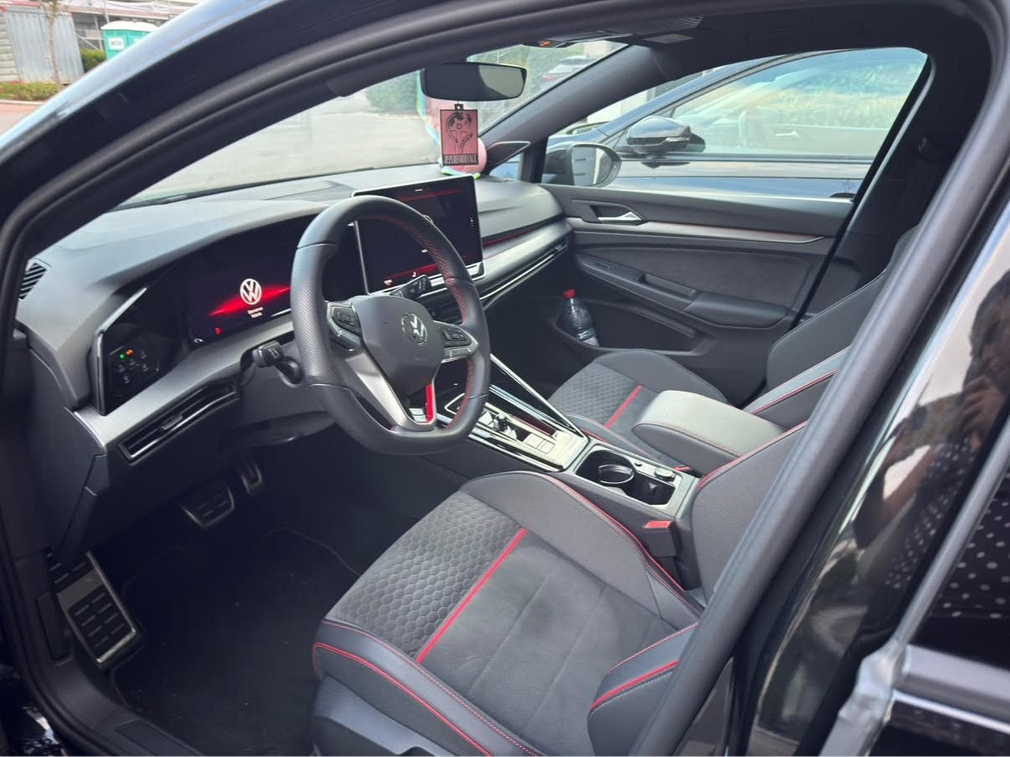 VW Golf VIII GTI Clubsport 2.0 TSI 221 kW / 300 CV (2025) - Photo 5