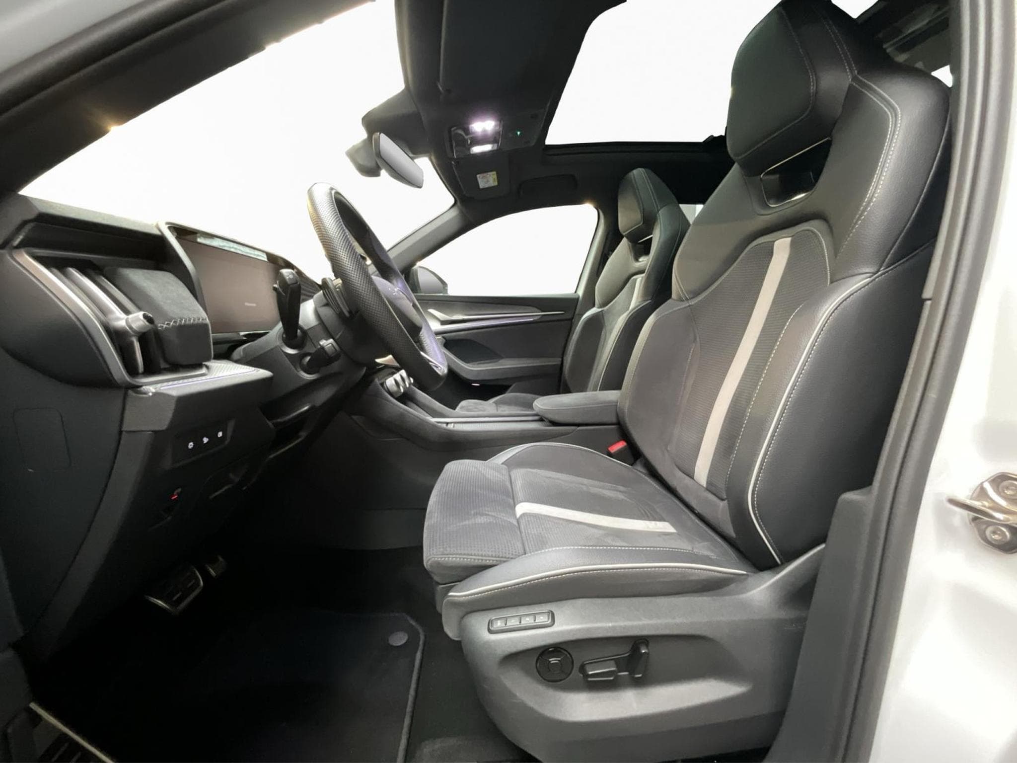 Skoda Kodiaq Sportsline+PHEV+DSG+Simply-Clever+LM20+AHK (2025) - Photo 9