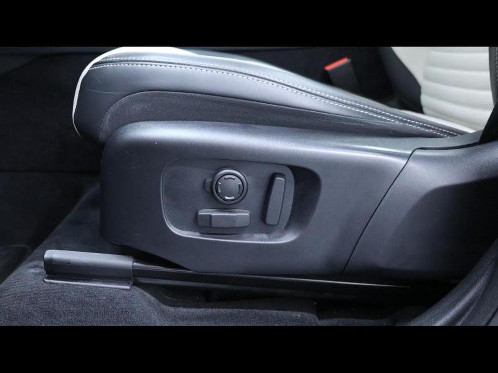 Land-Rover Discovery Sport P250 R-Dynamic HSE Auto (2023) - Photo 26