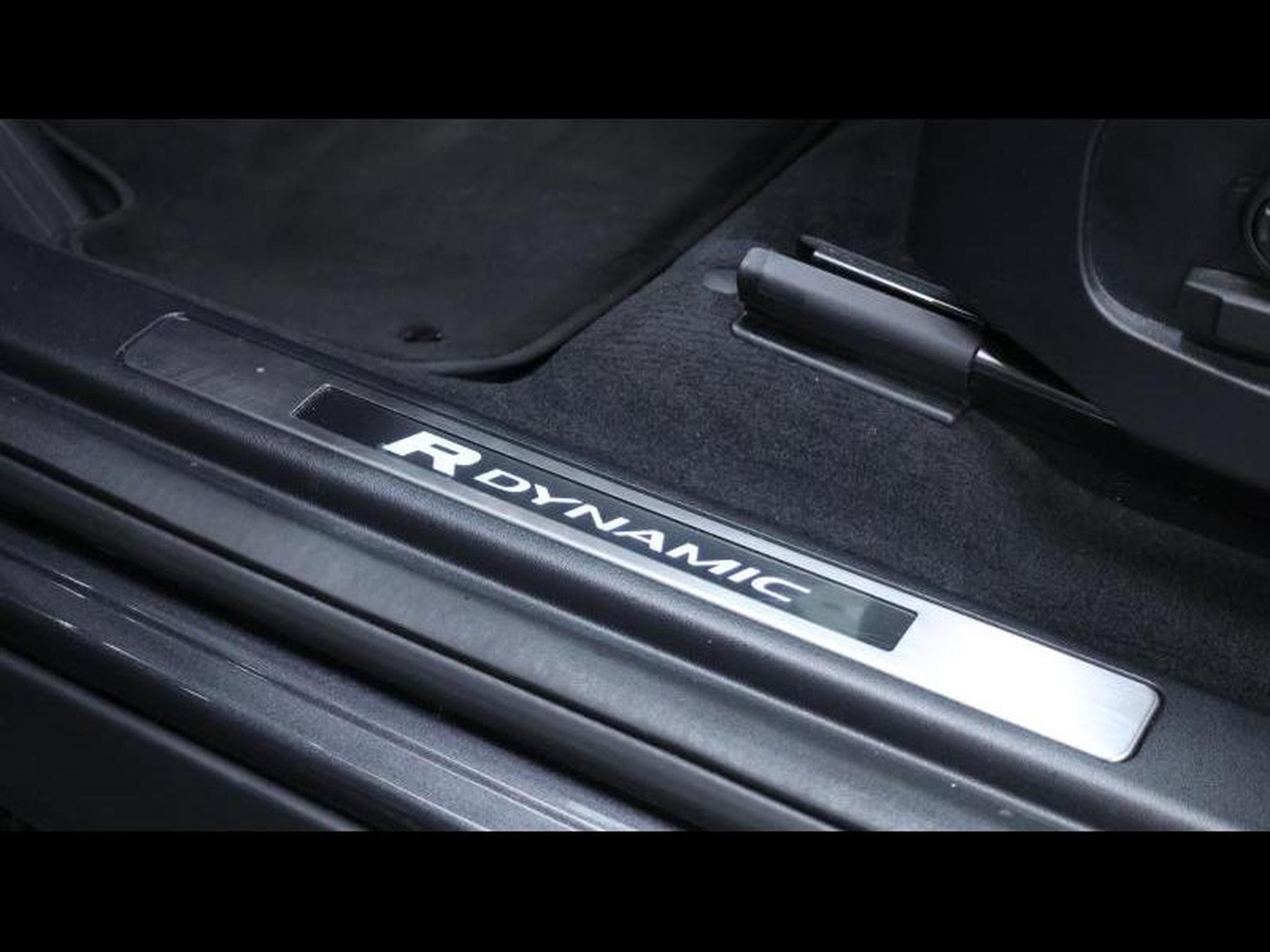 Land-Rover Discovery Sport P250 R-Dynamic HSE Auto (2023) - Photo 29