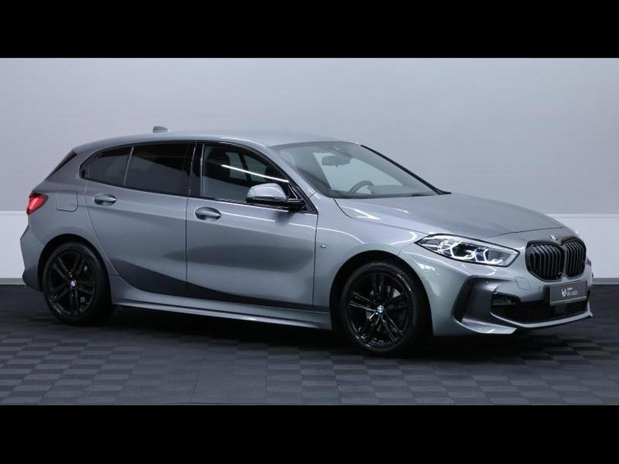 BMW 118 i M SPORT Steptronic (2023) - Photo 3
