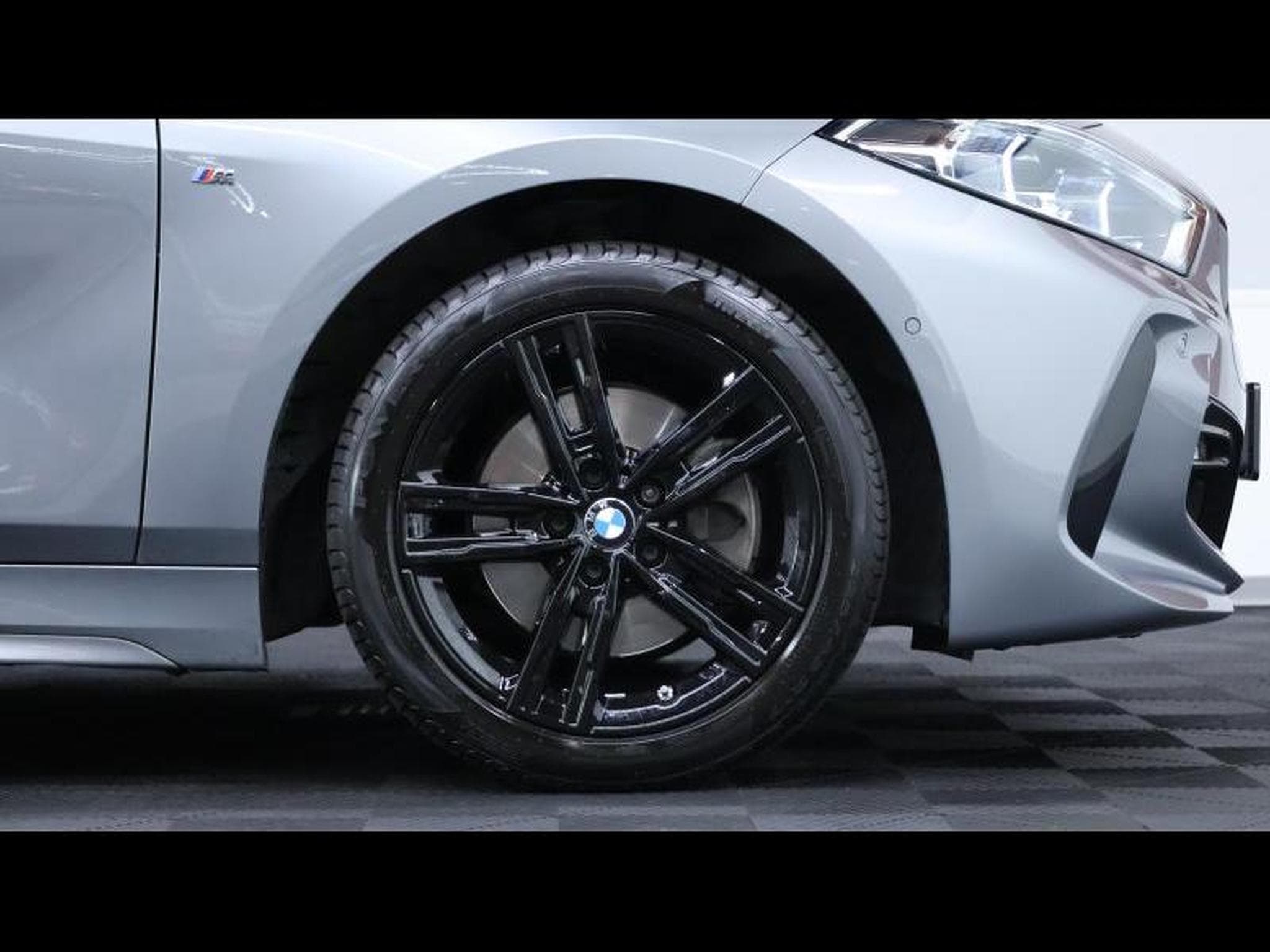 BMW 118 i M SPORT Steptronic (2023) - Photo 11