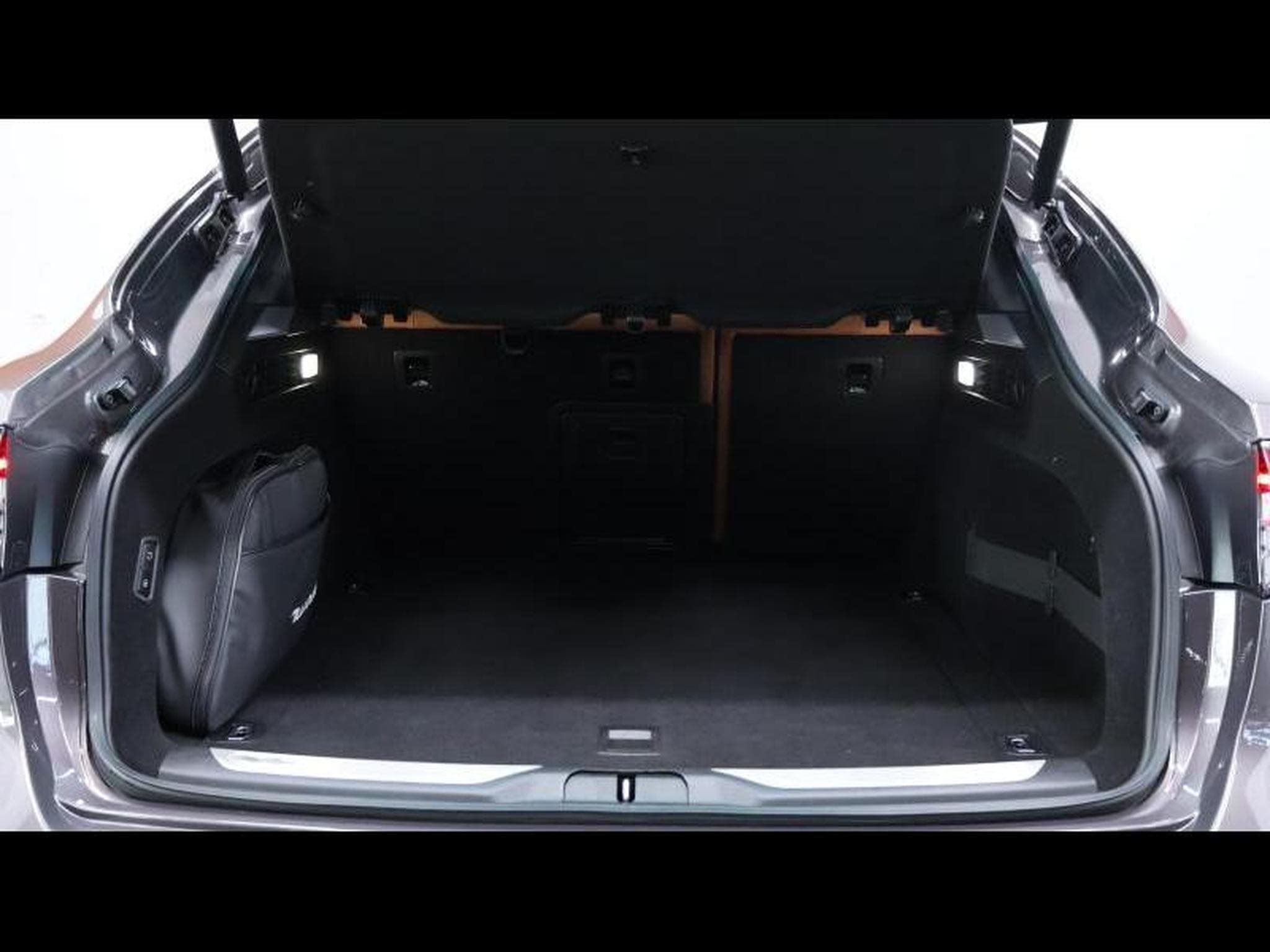 Maserati Levante Modena 3.0 V6 Q4 350 Auto (2023) - Photo 8