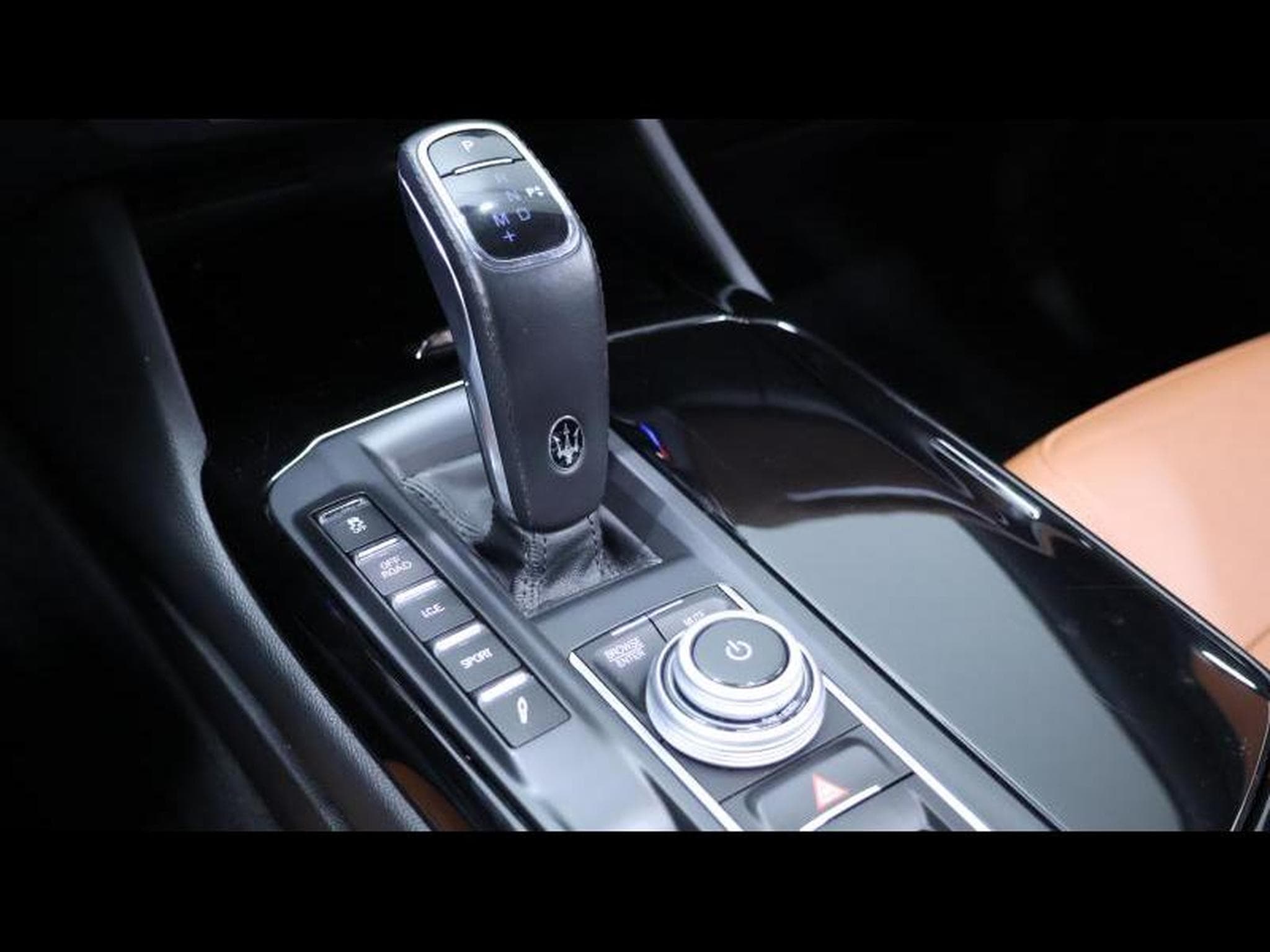 Maserati Levante Modena 3.0 V6 Q4 350 Auto (2023) - Photo 22