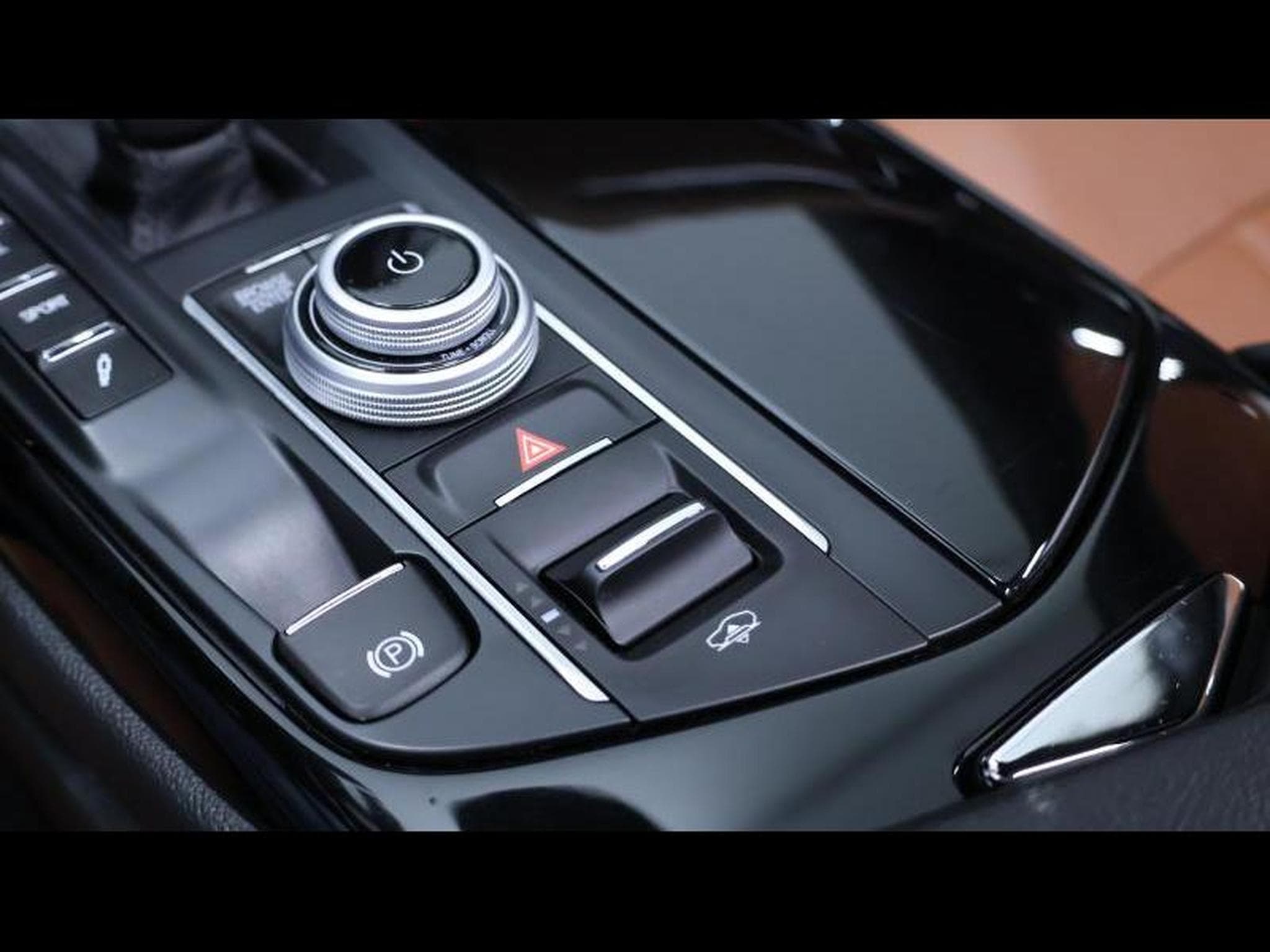 Maserati Levante Modena 3.0 V6 Q4 350 Auto (2023) - Photo 21