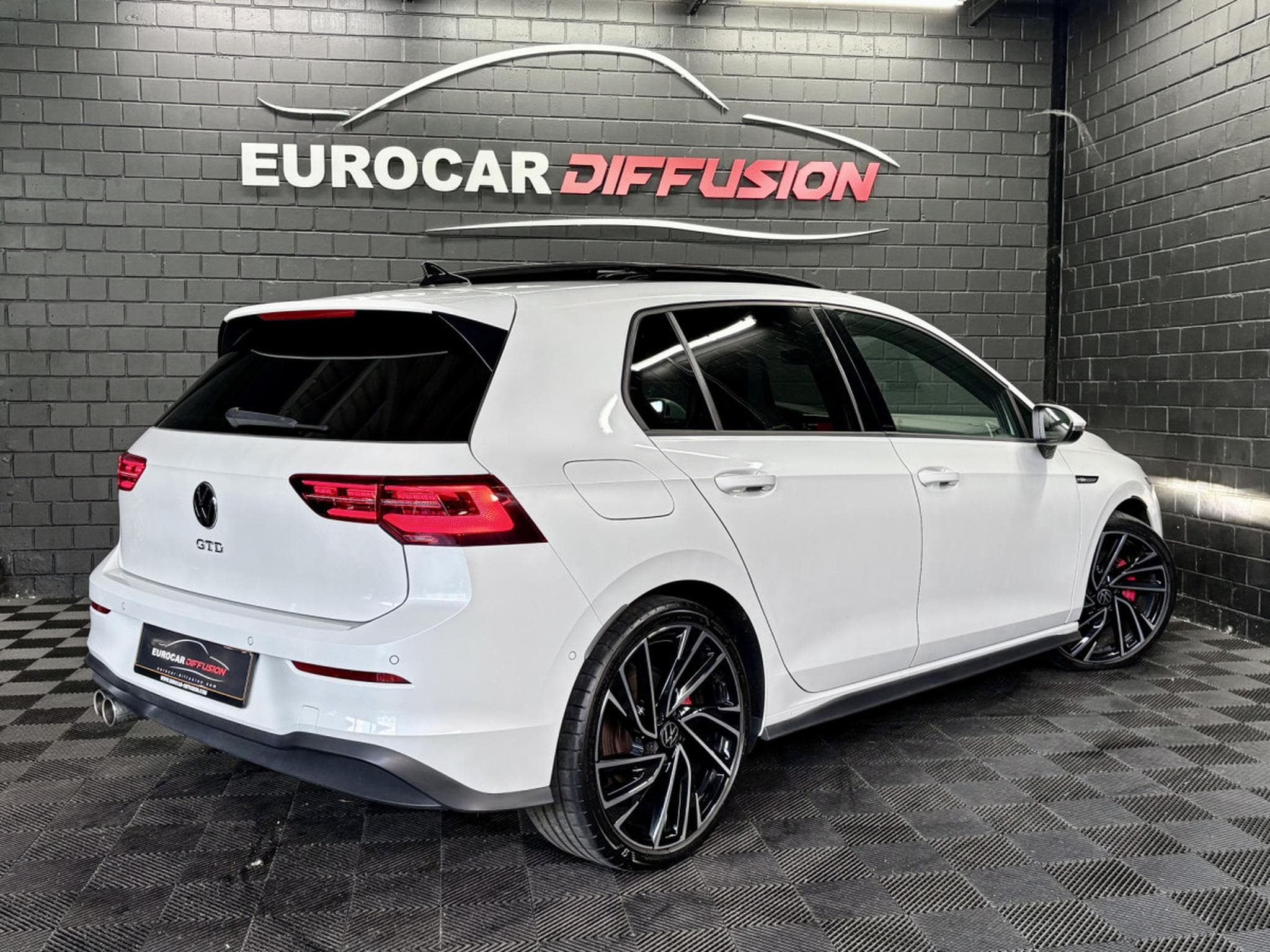 VW Golf GTD 2.0 TDI DSG7 200 CV *MATRIX* PANO * HARMAN * (2024) - Photo 4