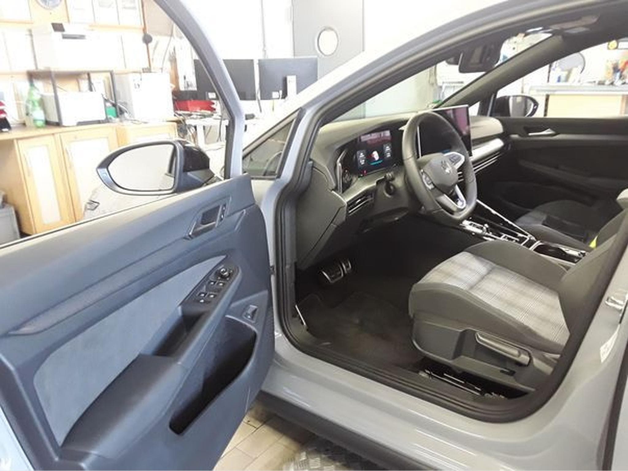 VW Golf GTE PHASE 2  1.5 eHybrid 272 CV DSG 6 *ATTELAGE * 360°* MATR (2026) - Foto 6