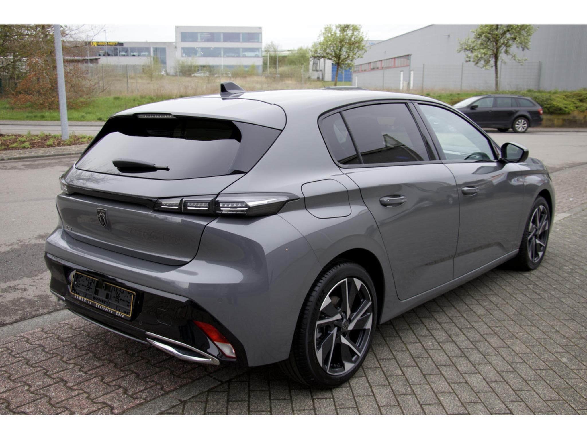 Peugeot 308 1.5 BlueHDi 130 EAT8 Allure ACC 360° Navi LED PDC (2024) - Foto 4