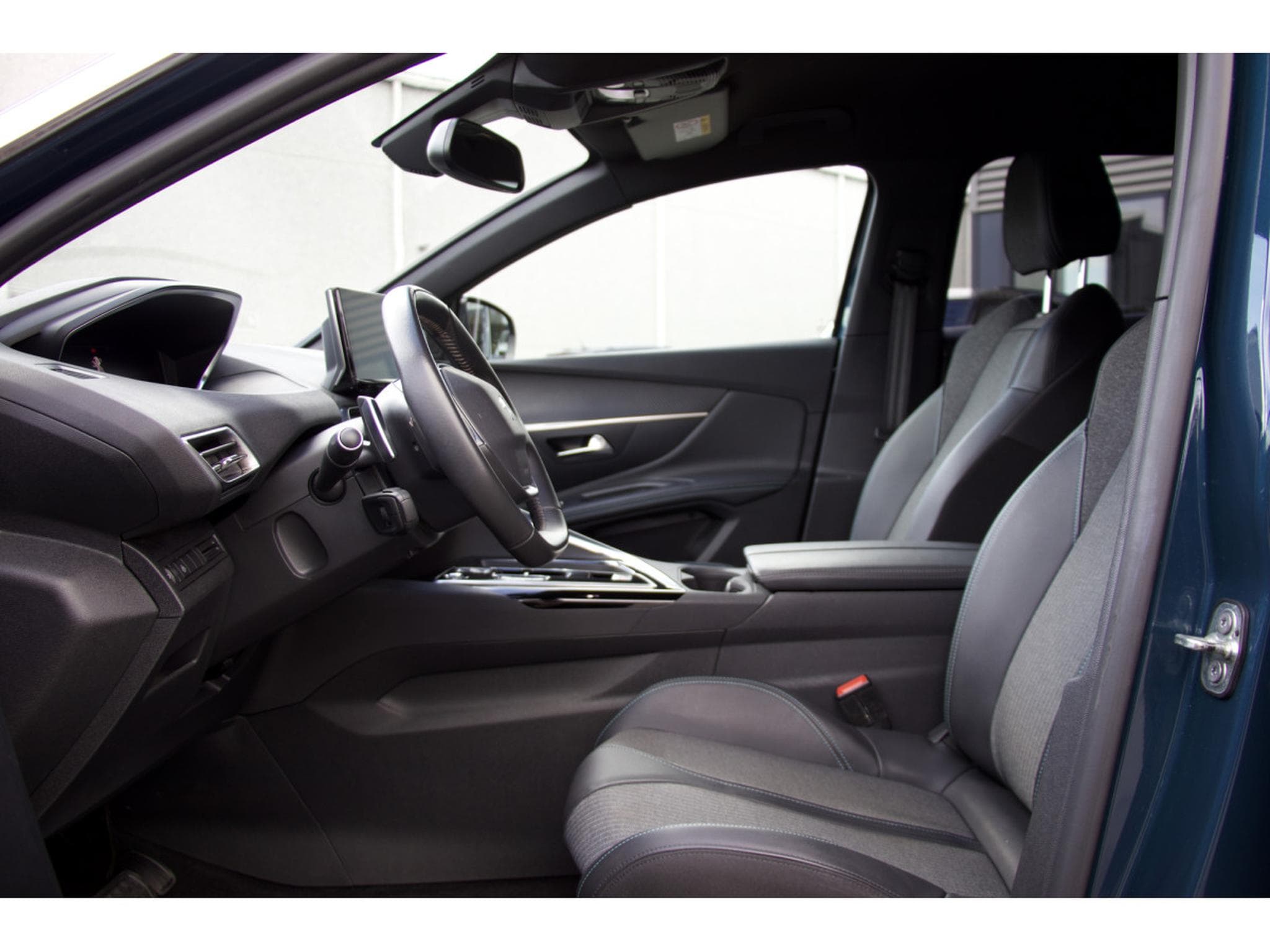 Peugeot 3008 PureTech 130 EAT8 Allure (2024) - Foto 5