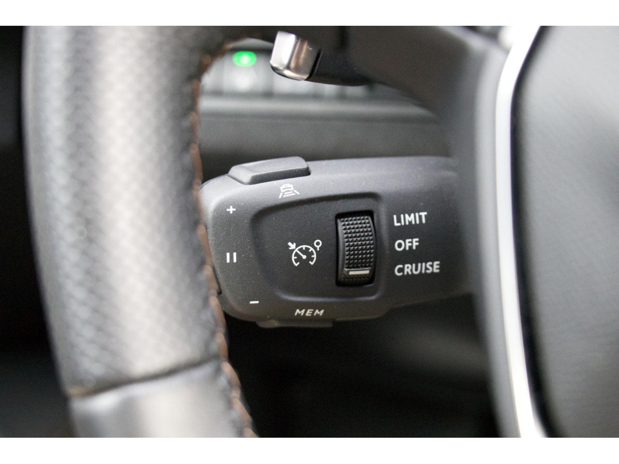 Peugeot 3008 BlueHDi 130 EAT8 GT ACC Cuir 360° Focal toit panoramique (2023) - Foto 14