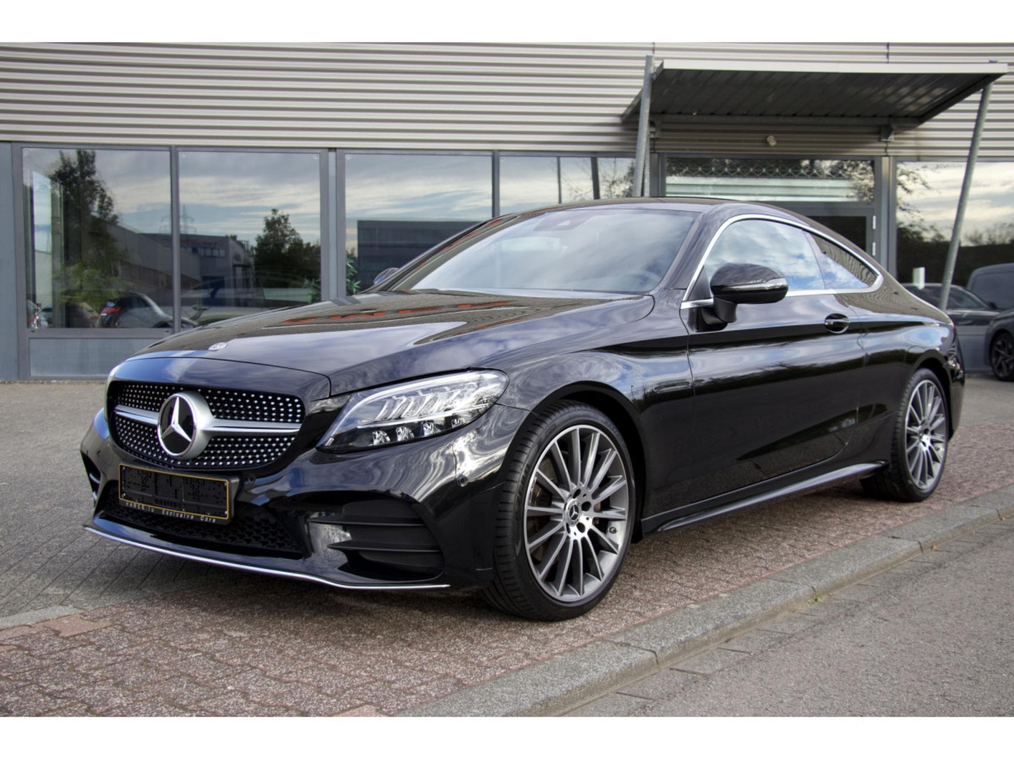 Mercedes C 180 Coupe AMG Line Navi LED 19" chauffage stationnaire (2021) - Foto 2