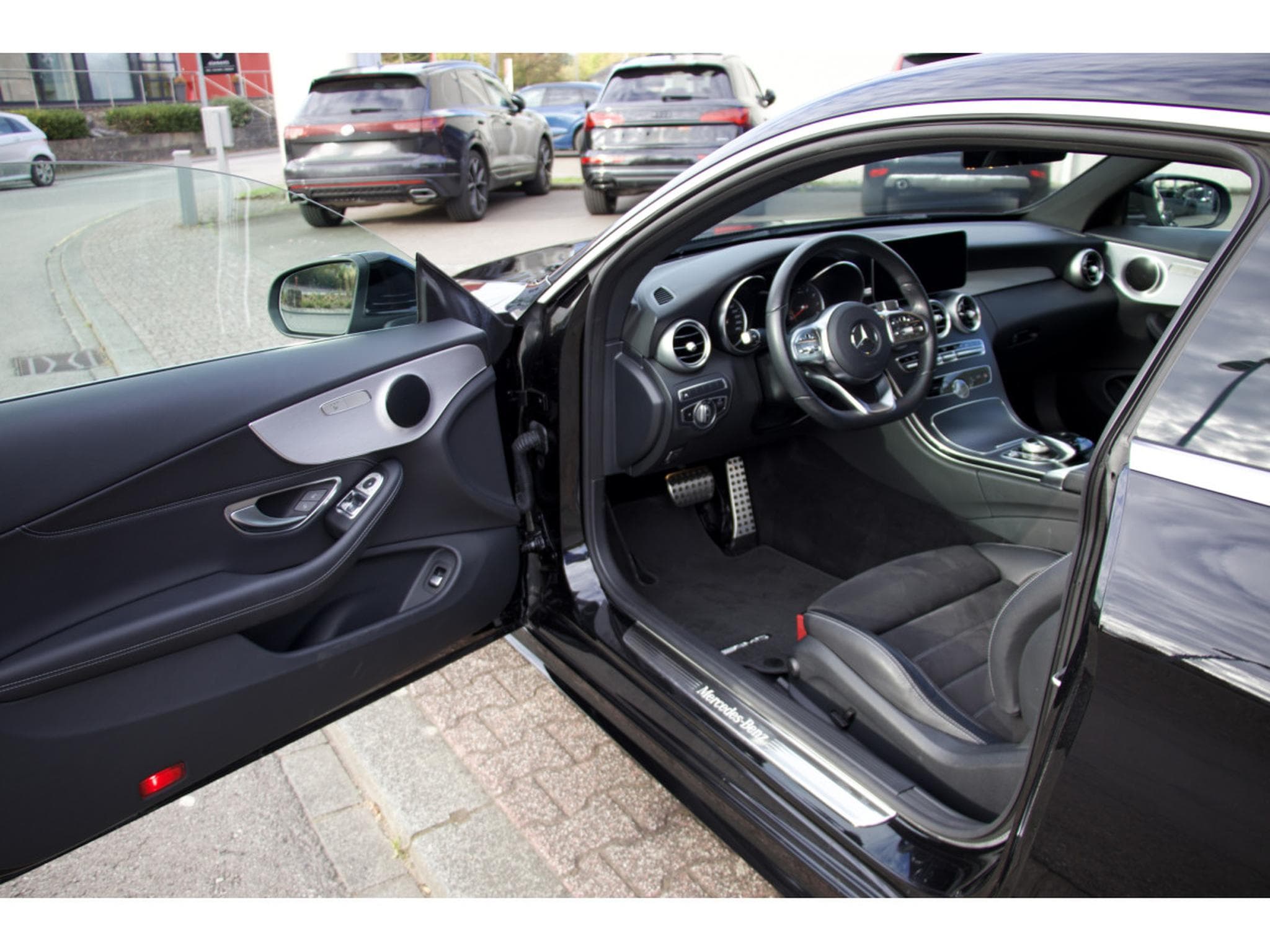 Mercedes C 180 Coupe AMG Line Navi LED 19" chauffage stationnaire (2021) - Foto 6