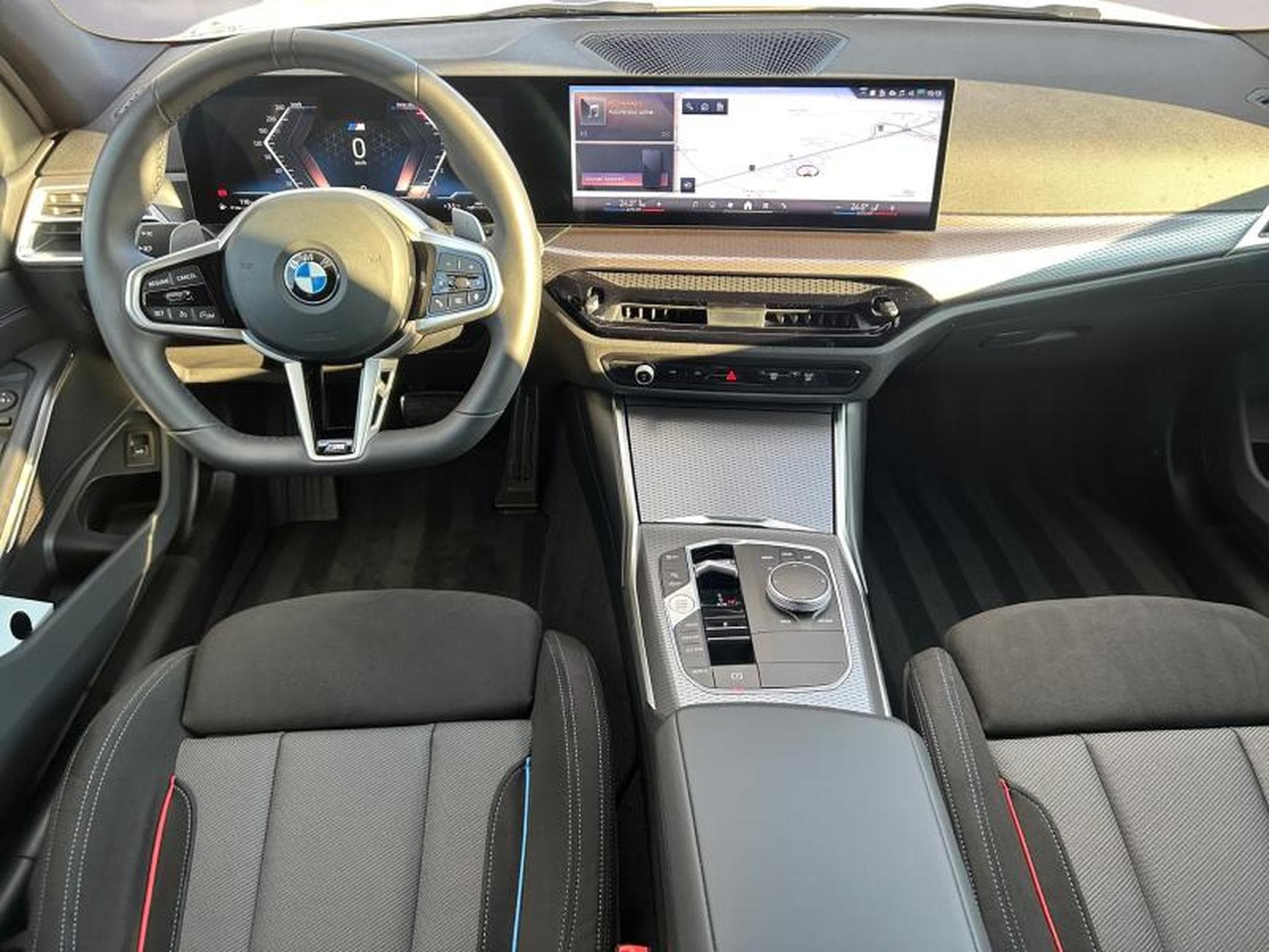 BMW 318 318i Berline Kit M Sport (2025) - Photo 6